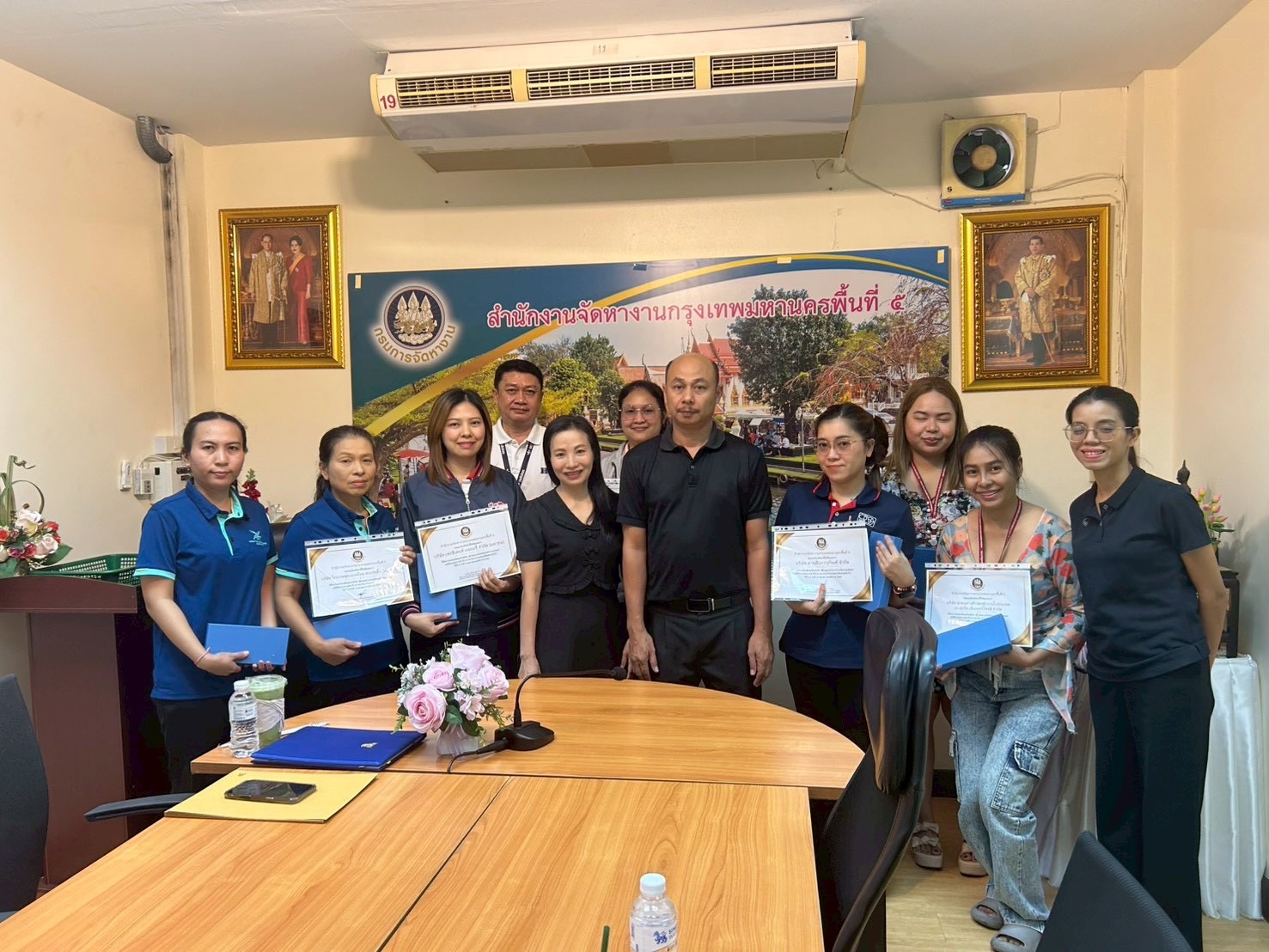 มอบเกียรติบัตรแก่ นายจ้าง/สถานประกอบการ เพื่อยกย่องเชิดชูเกียรติในฐานะ “ผู้ทำคุณประโยชน์ต่อองค์กรและ