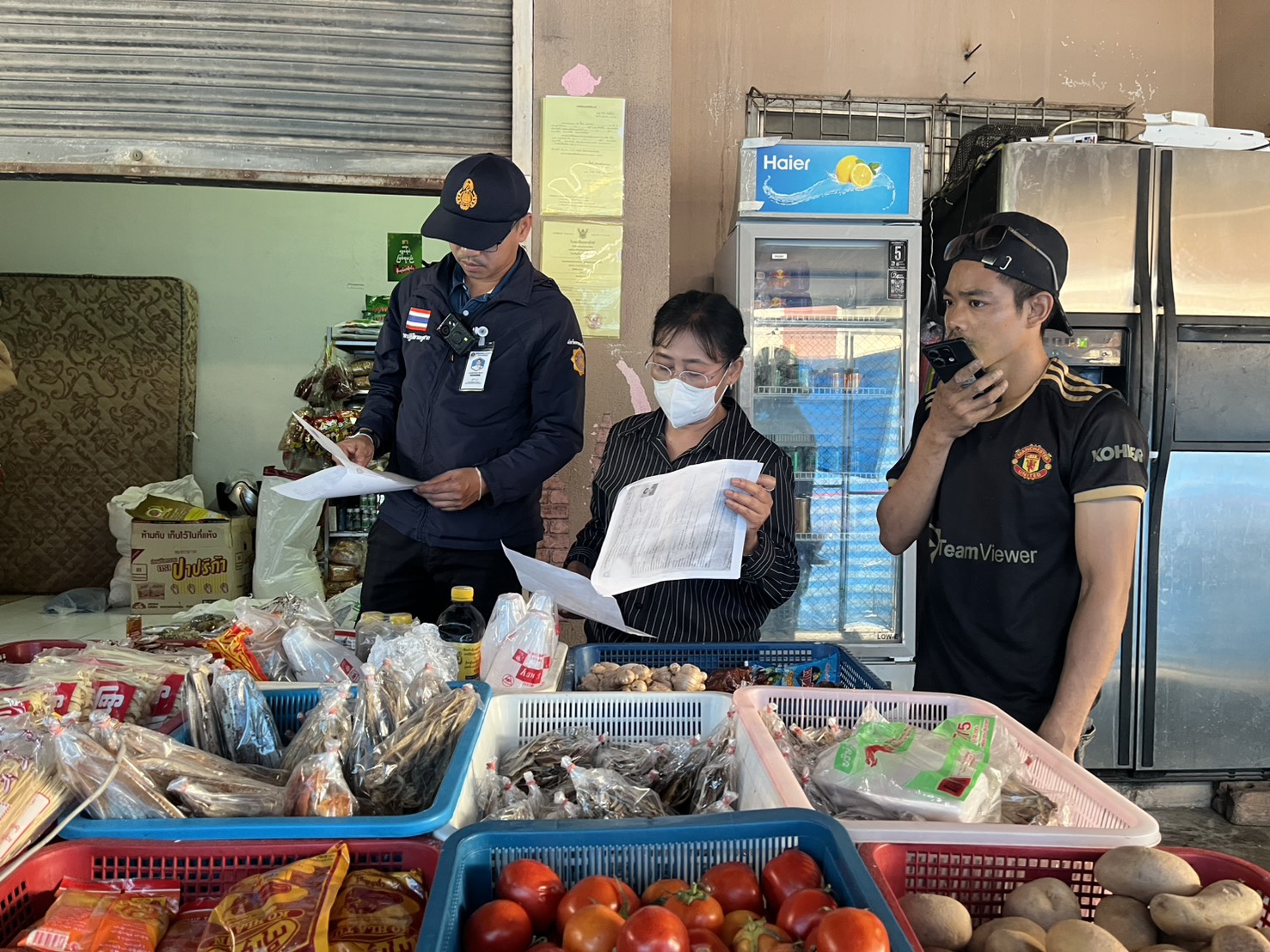 บูรณาการตรวจแรงงานต่างด้าวทำงานแย่งอาชีพคนไทย ณ ชุมชนสินทิวาธานี