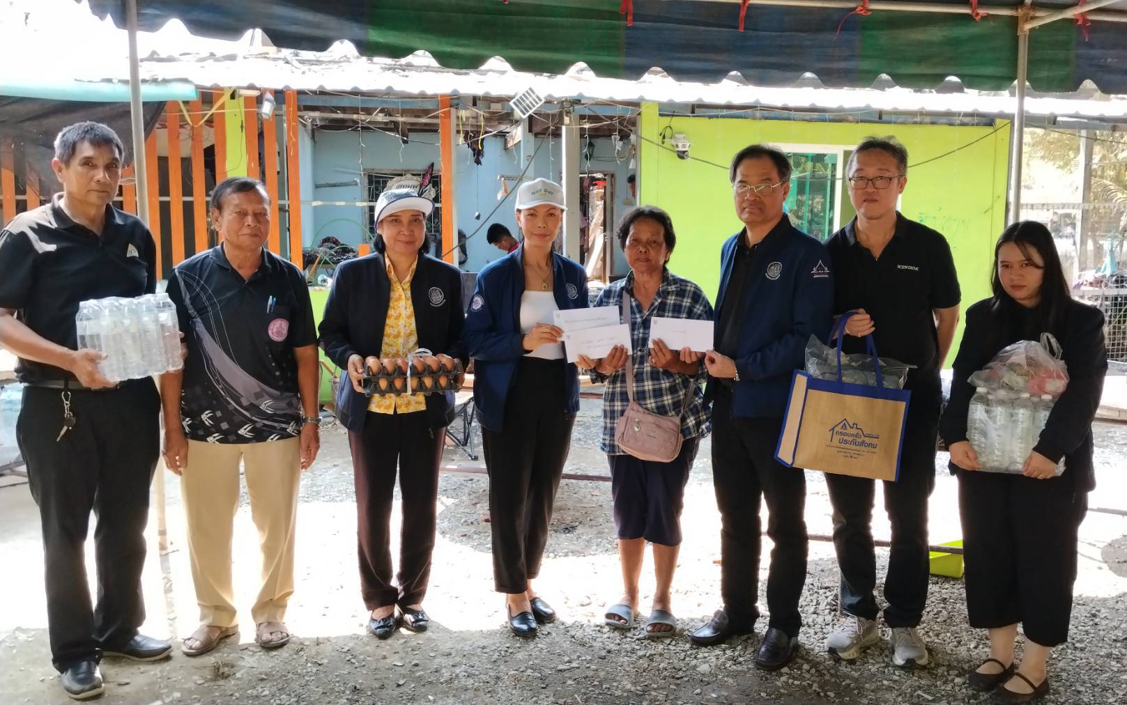 เยี่ยมอาสาสมัครแรงงานที่ประสบเหตุไฟไหม้บ้าน ณ อำเภอภาชี จังหวัดพระนครศรีอยุธยา