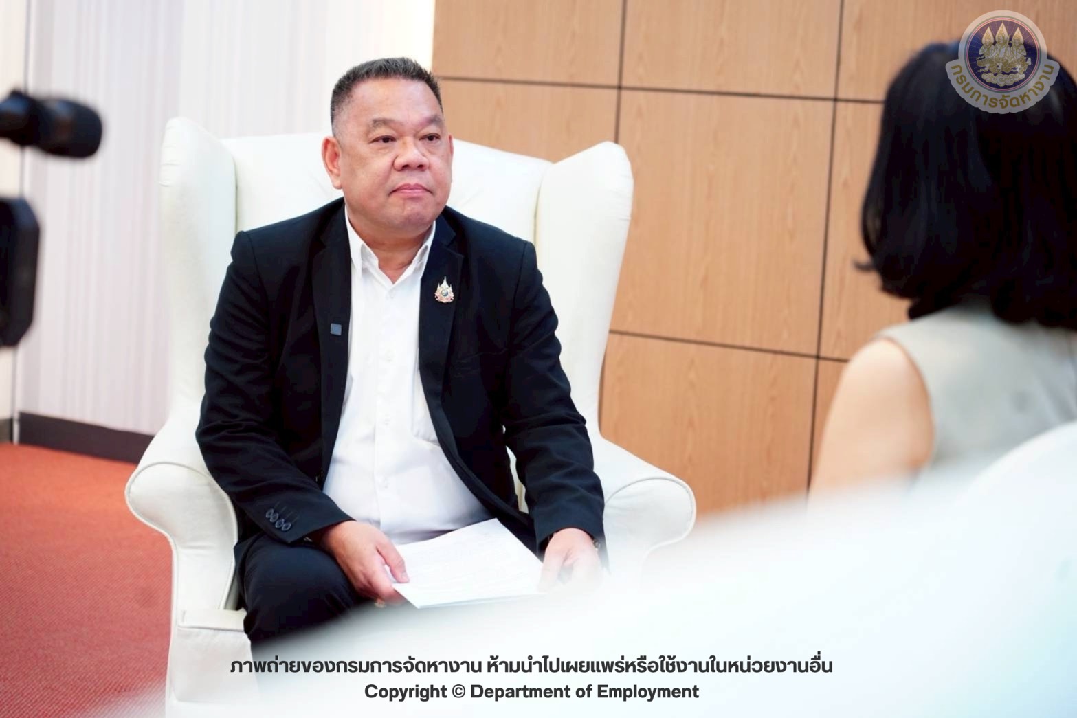 รองอธิบดีกรมการจัดหางาน บันทึกเทปให้สัมภาษณ์รายการTalk a Tive โทรทัศน์รัฐสภา