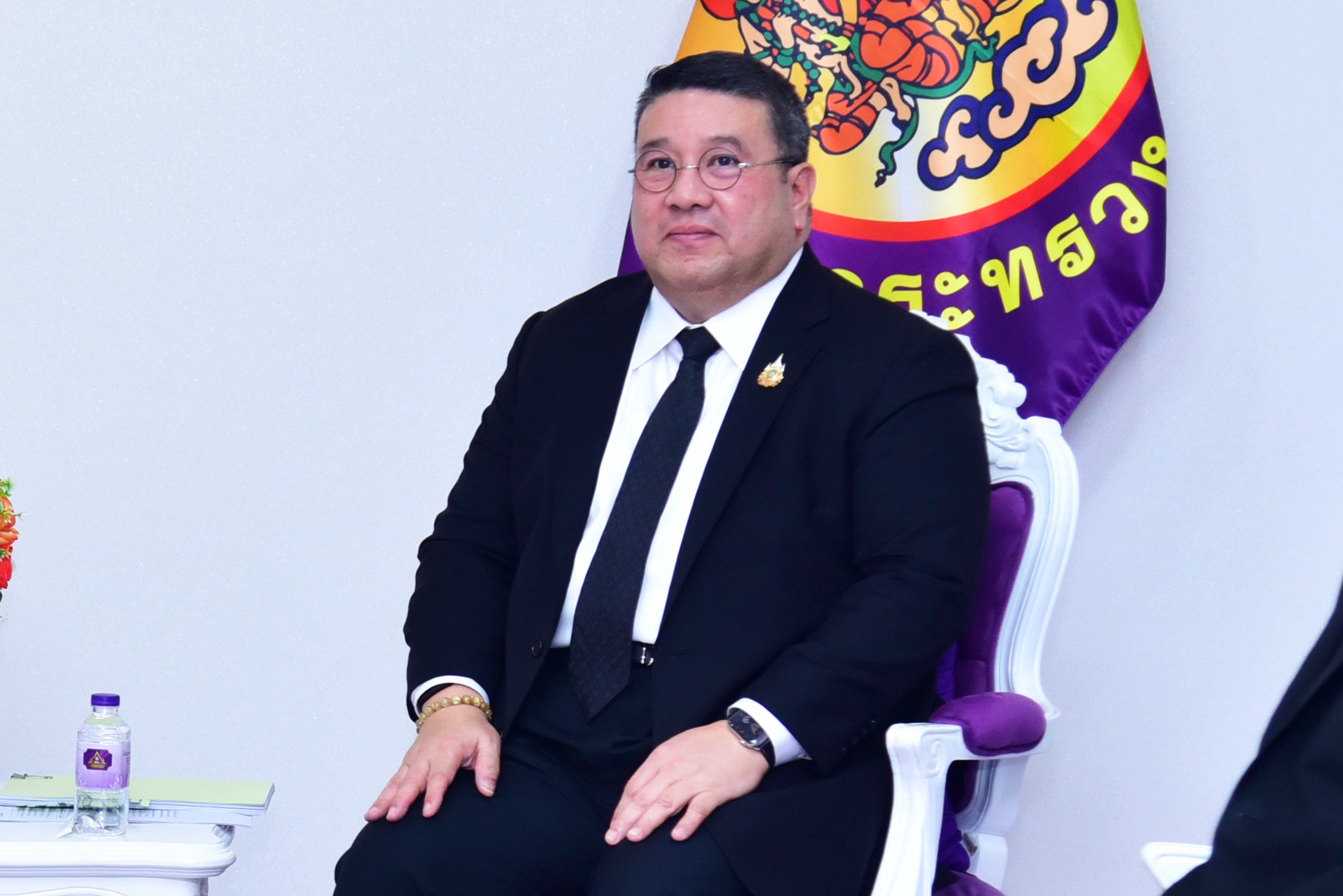 ร่วมให้การต้อนรับเอกอัครราชทูตวิสามัญผู้มีอำนาจเต็มประจำราชอาณาจักรซาอุดีอาระเบีย  และรัฐคูเวต ฯ