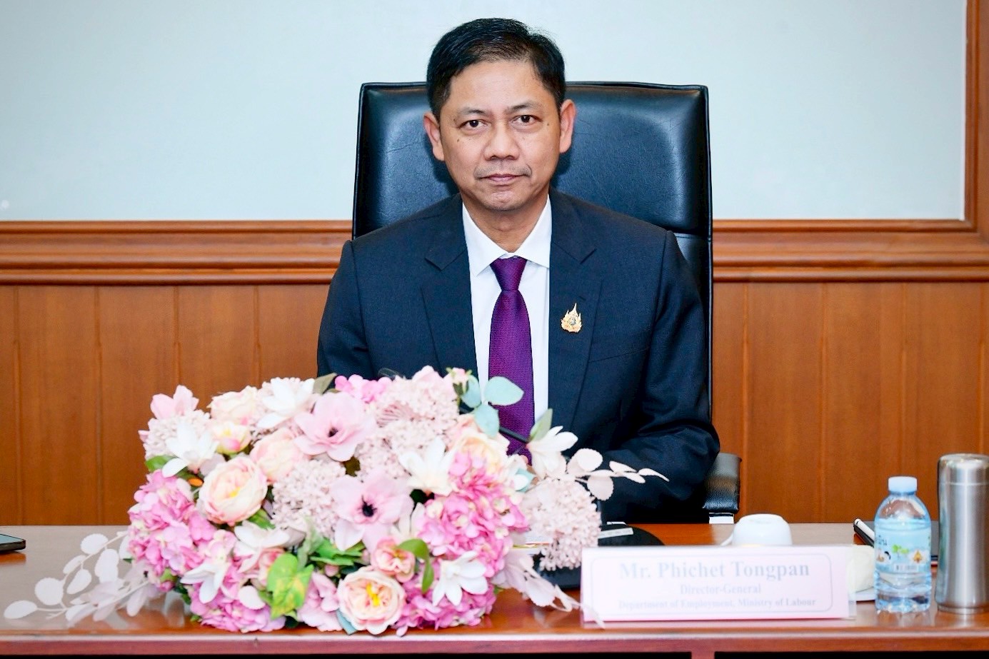 ประชุมเพื่อหารือเกี่ยวกับการจัดตั้งศูนย์ออกเอกสารรับรองบุคคล (Certificate of Identity : CI) และหน่วยให้บริการเคลื่อนที่ เพิ่มเติม