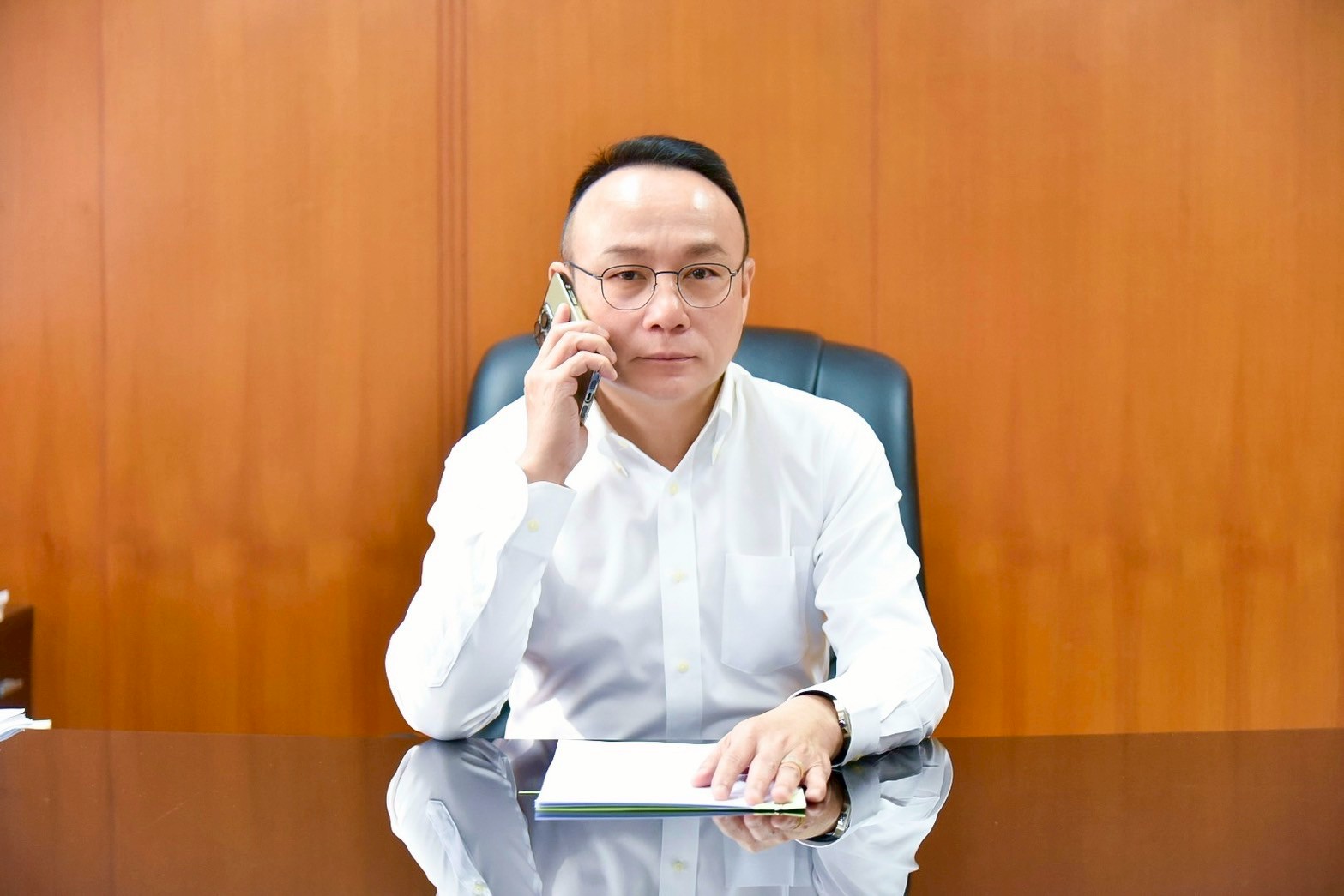 อธิบดีกรมการจัดหางาน  ให้สัมภาษณ์ทางโทรศัพท์ “สถานีวิทยุกระจายเสียงและวิทยุโทรทัศน์รัฐสภา”