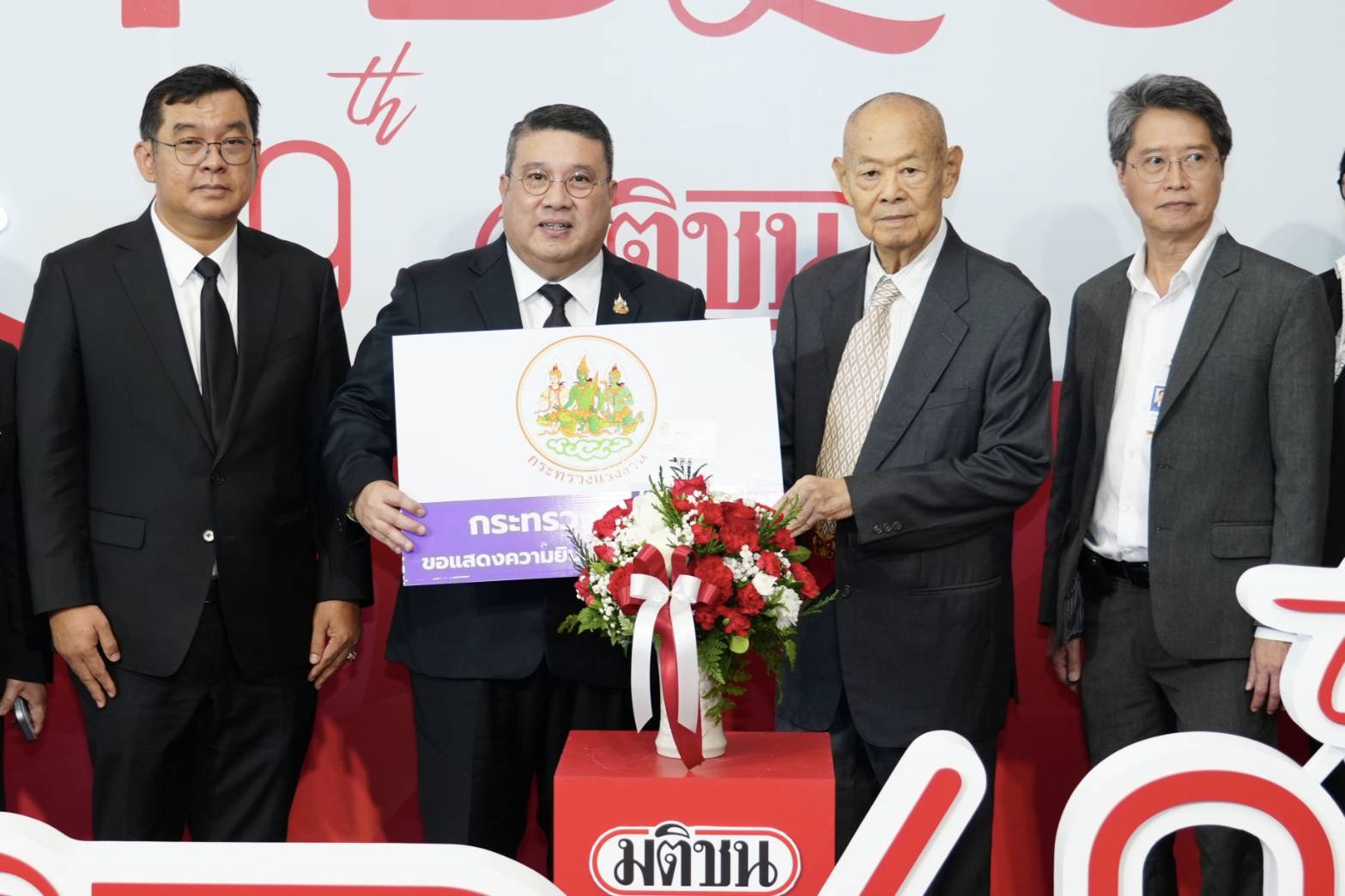 รองอธิบดีกรมการจัดหางาน ร่วมแสดงความยินดีเนื่องในโอกาสครบรอบ 48 ปี หนังสือพิมพ์มติชน ก้าวสู่ปีที่ 49