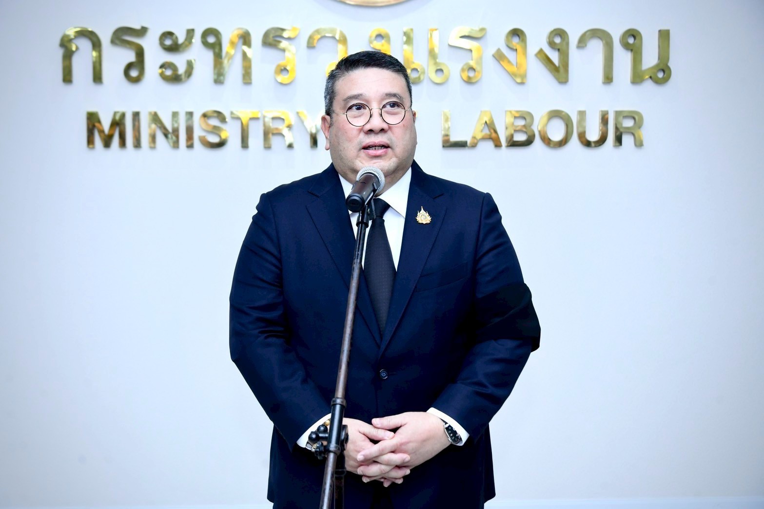 ผู้บริหารกรมการจัดหางาน ร่วมสวัสดีปีใหม่และขอพรเนื่องในวาระดิถีขึ้นปีใหม่ พุทธศักราช 2569 ปลัดกระทรว