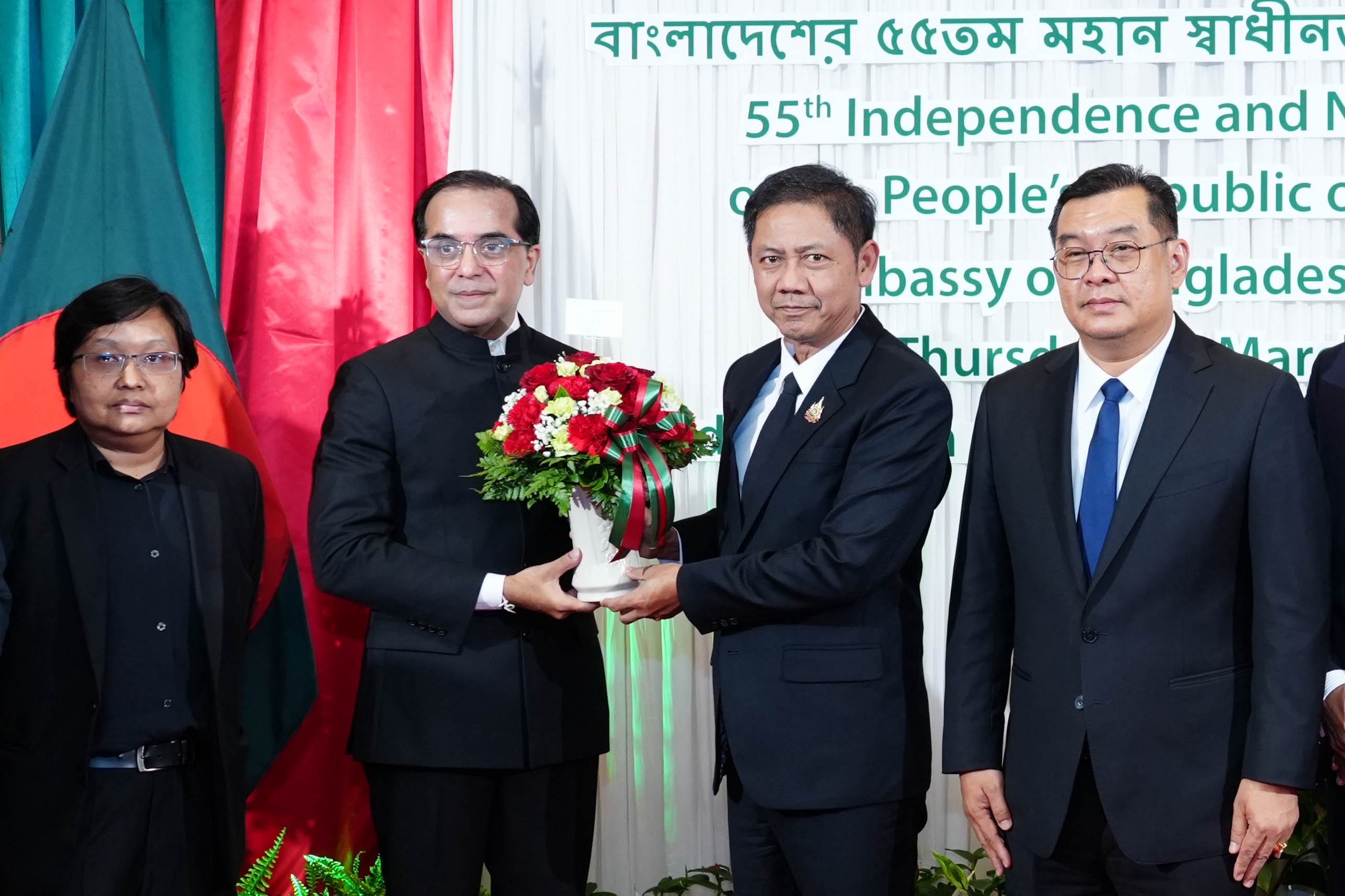 ร่วมงานเนื่องในโอกาสครบรอบ 55 ปี วันเอกราช และวันชาติของสาธารณรัฐประชาชนบังคลาเทศ