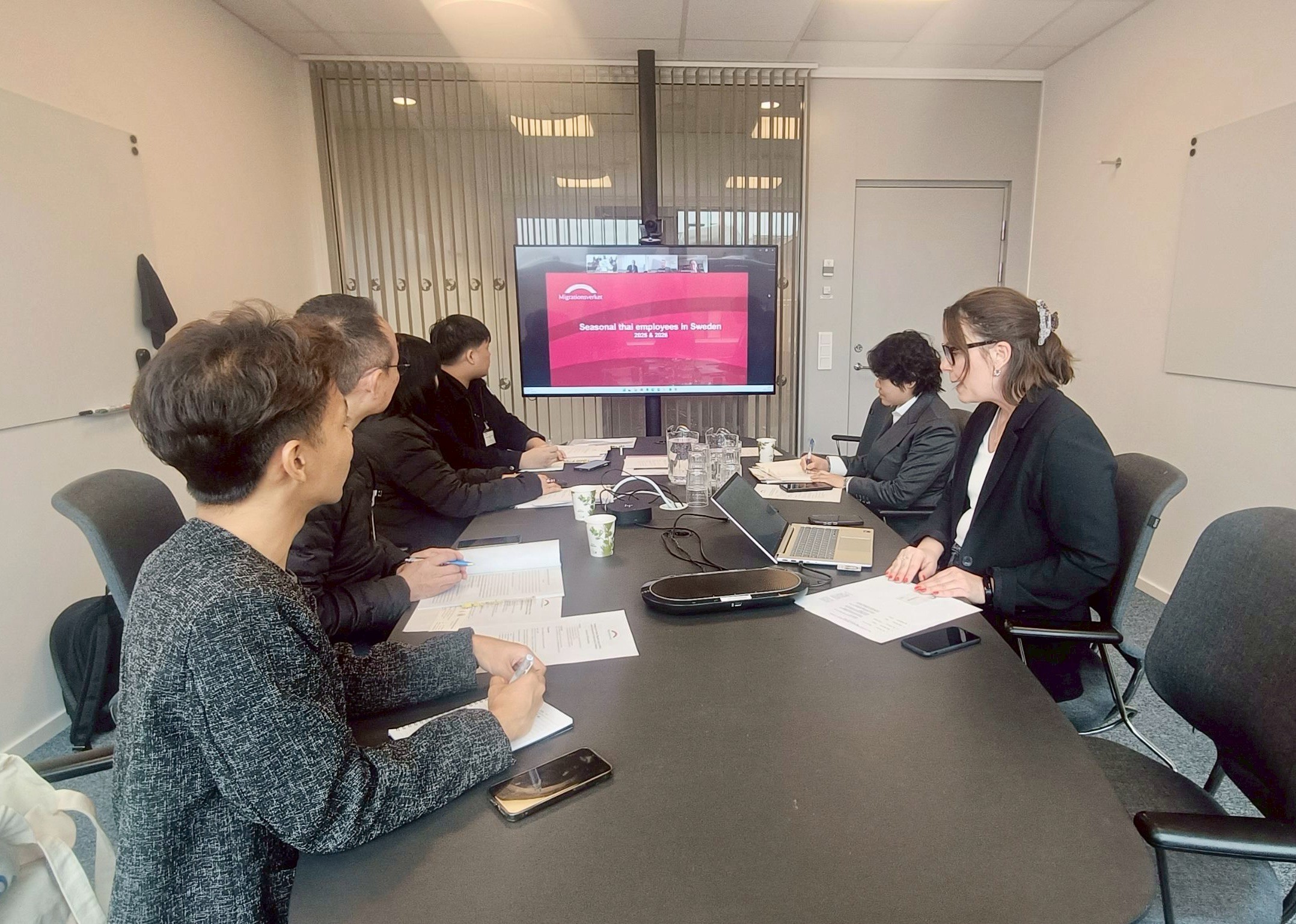 อธิบดีกรมการจัดหางาน หารือแนวทางและการเตรียมความพร้อมในการเดินทางไปเก็บผลไม้ป่าในสวีเดน