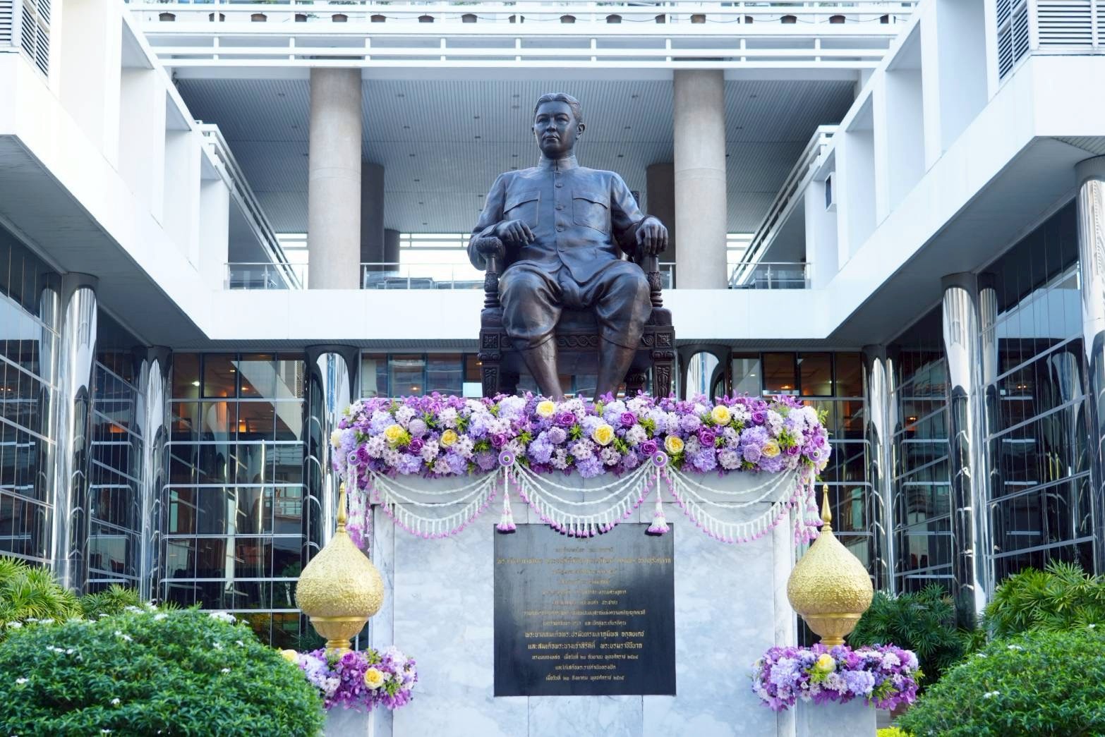 ร่วมพิธีวางพานพุ่มดอกไม้ถวายสักการะเนื่องใน“วันกิติยากร” ประจำปี 2569