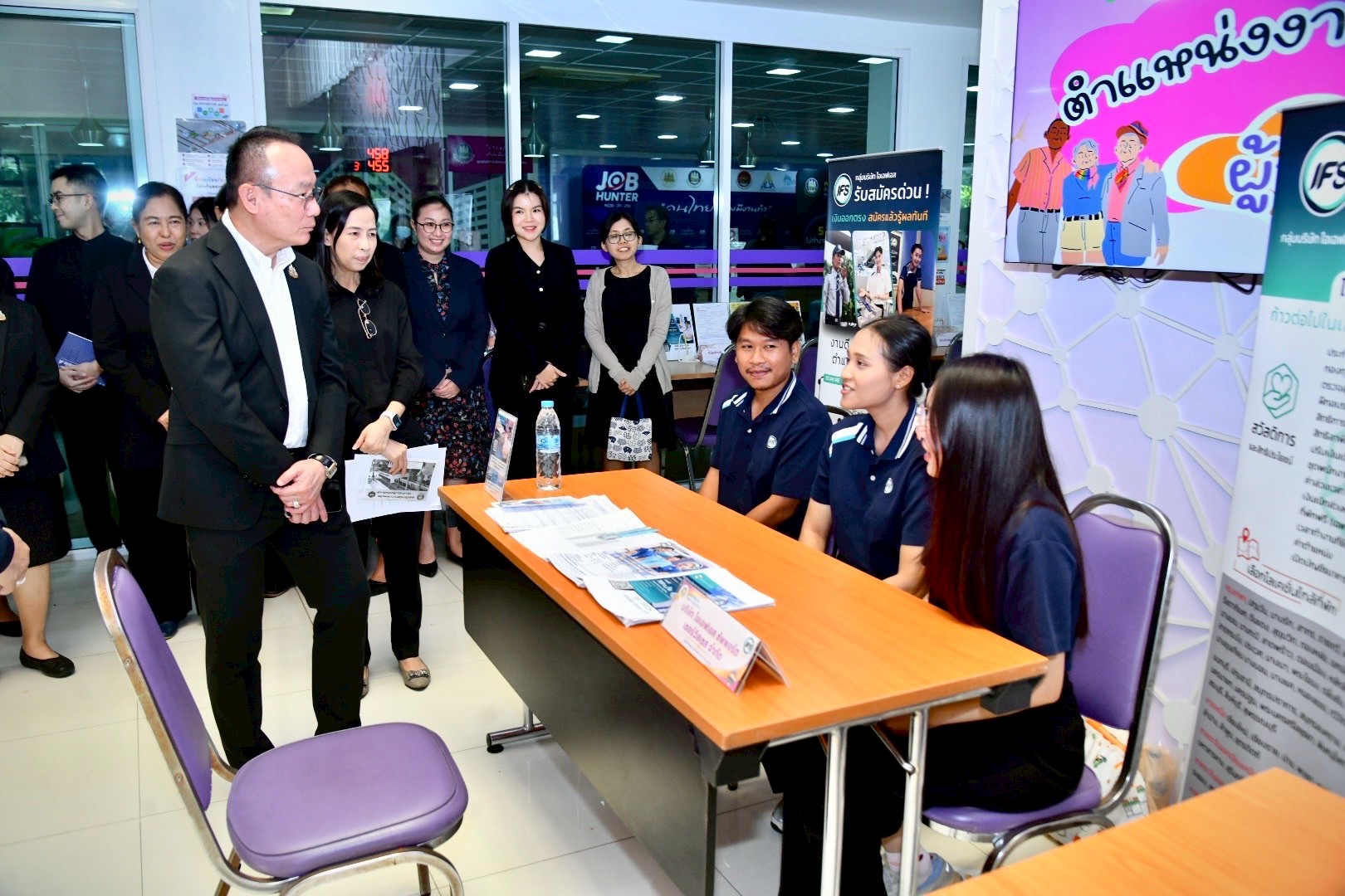 อธิบดีกรมการจัดหางาน ตรวจเยี่ยมกิจกรรมการให้บริการใน สัปดาห์การให้บริการประชาชน