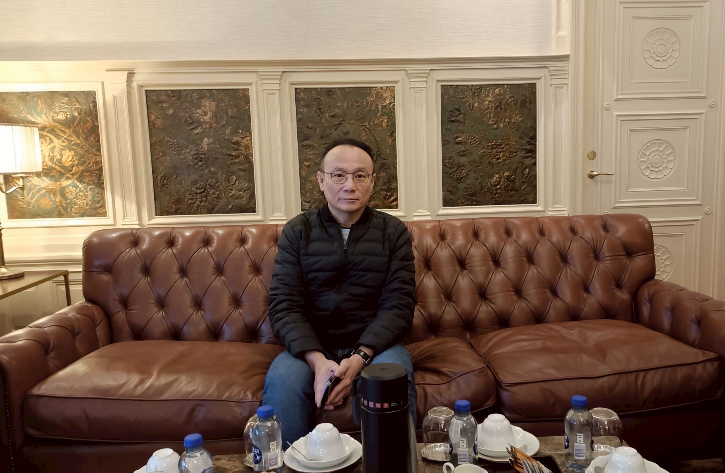 หารือแลกเปลี่ยนความคิดเห็นเกี่ยวกับแนวทางและมาตรการที่ช่วยส่งเสริมการเดินทางไปเก็บผลไม้ป่าของแรงงานไทย กับเอกอัครราชทูต ณ กรุงสตอกโฮล์ม