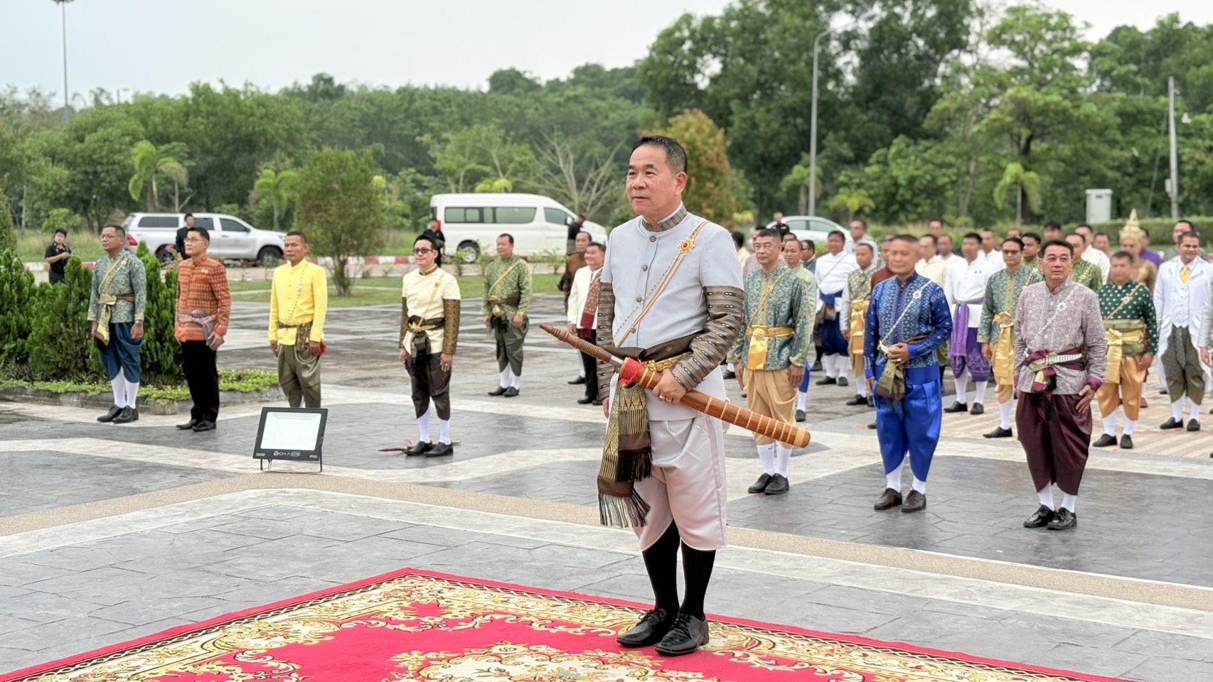 สจจ.บึงกาฬ ร่วมพิธีถวายบังคม เบื้องหน้าพระบรมราชานุสาวรีย์ ร.5