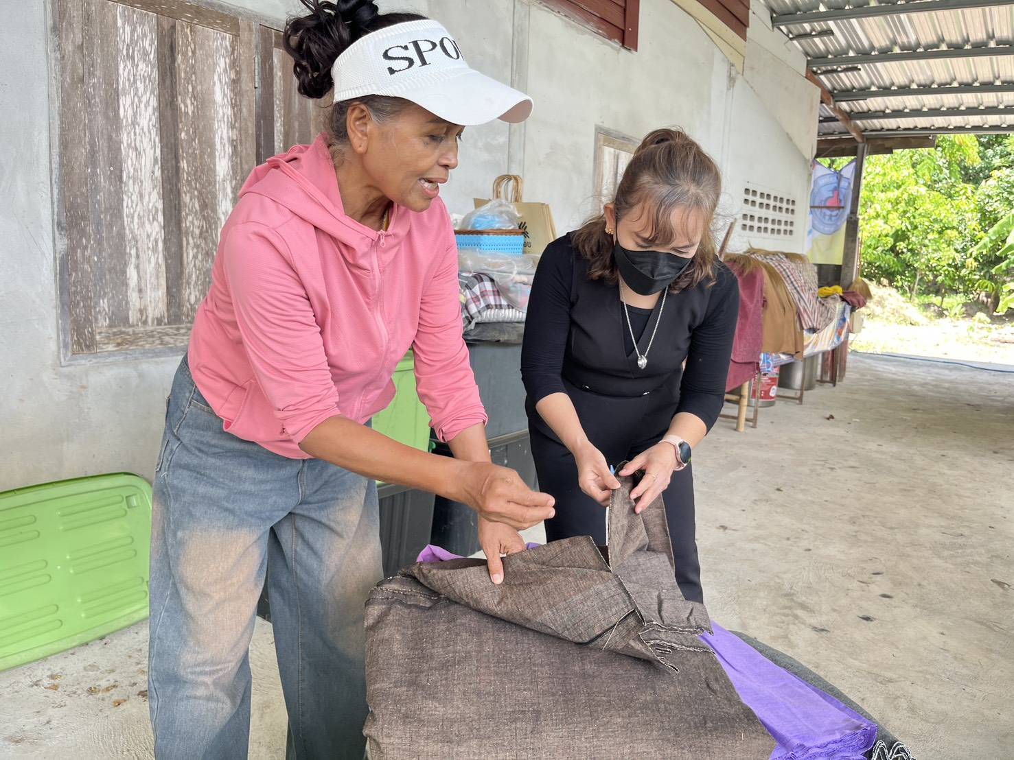 จัดหางานฉะเชิงเทรา  หนุนอาชีพผู้รับงานไปทำที่บ้าน สร้างรายได้มั่นคง สู่คุณภาพชีวิตที่ยั่งยืน