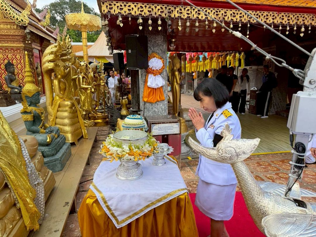 ร่วมพิธีสมโภชน้ำสรงพระราชทานถวายเป็นพระราชกุศล ณ วัดพระธาตุดอยสุเทพ ราชวรวิหาร