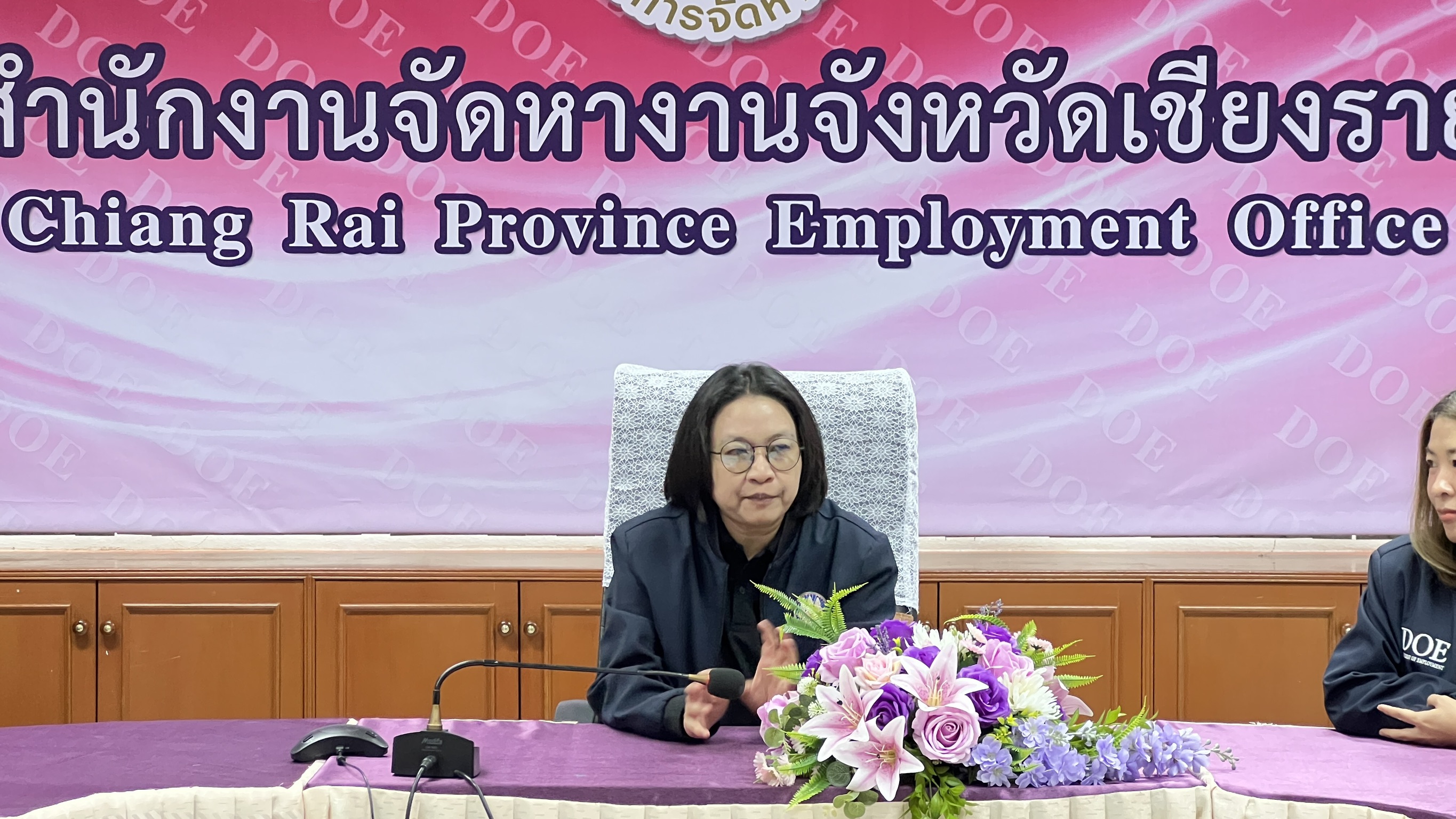 จัดหางานจัดหวัดเชียงราย พร้อมด้วยเจ้าหน้าที่ฝ่ายจัดหางานต่างประเทศอบรมคนหางานก่อนเดินทางไปทำงานตปท.