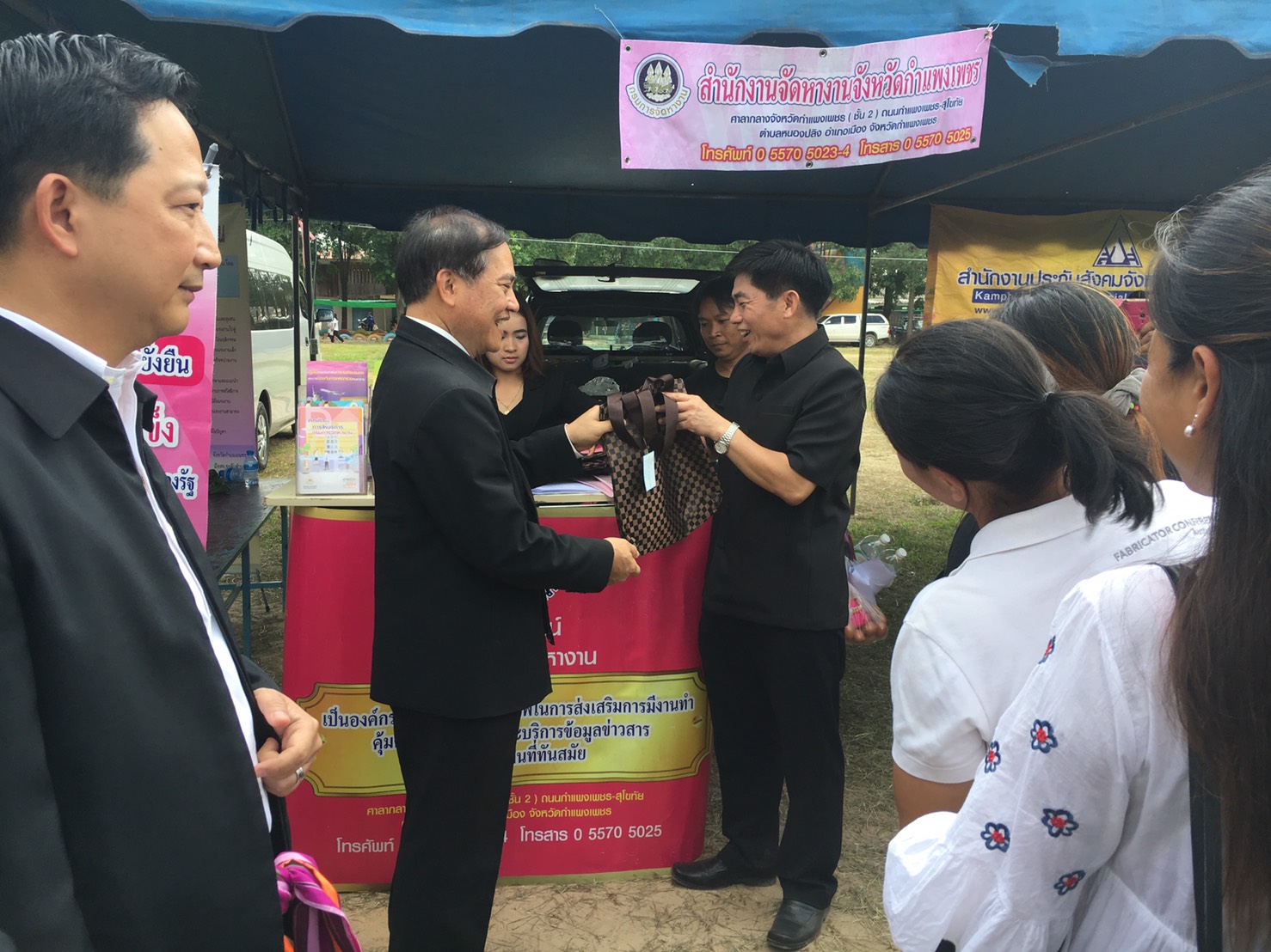 หน่วยบำบัดทุกข์ บำรุงสุข สร้างรอยยิ้มให้ประชาชน3