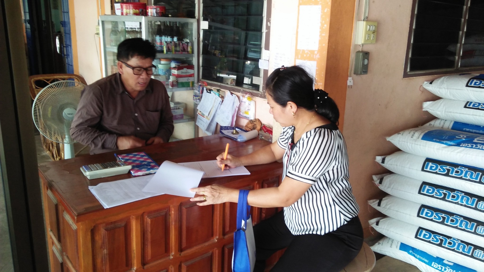 ออกตรวจตามโครงการตรวจสอบการทำงานของคนต่างด้าวที่แย่งอาชีพคนไทย