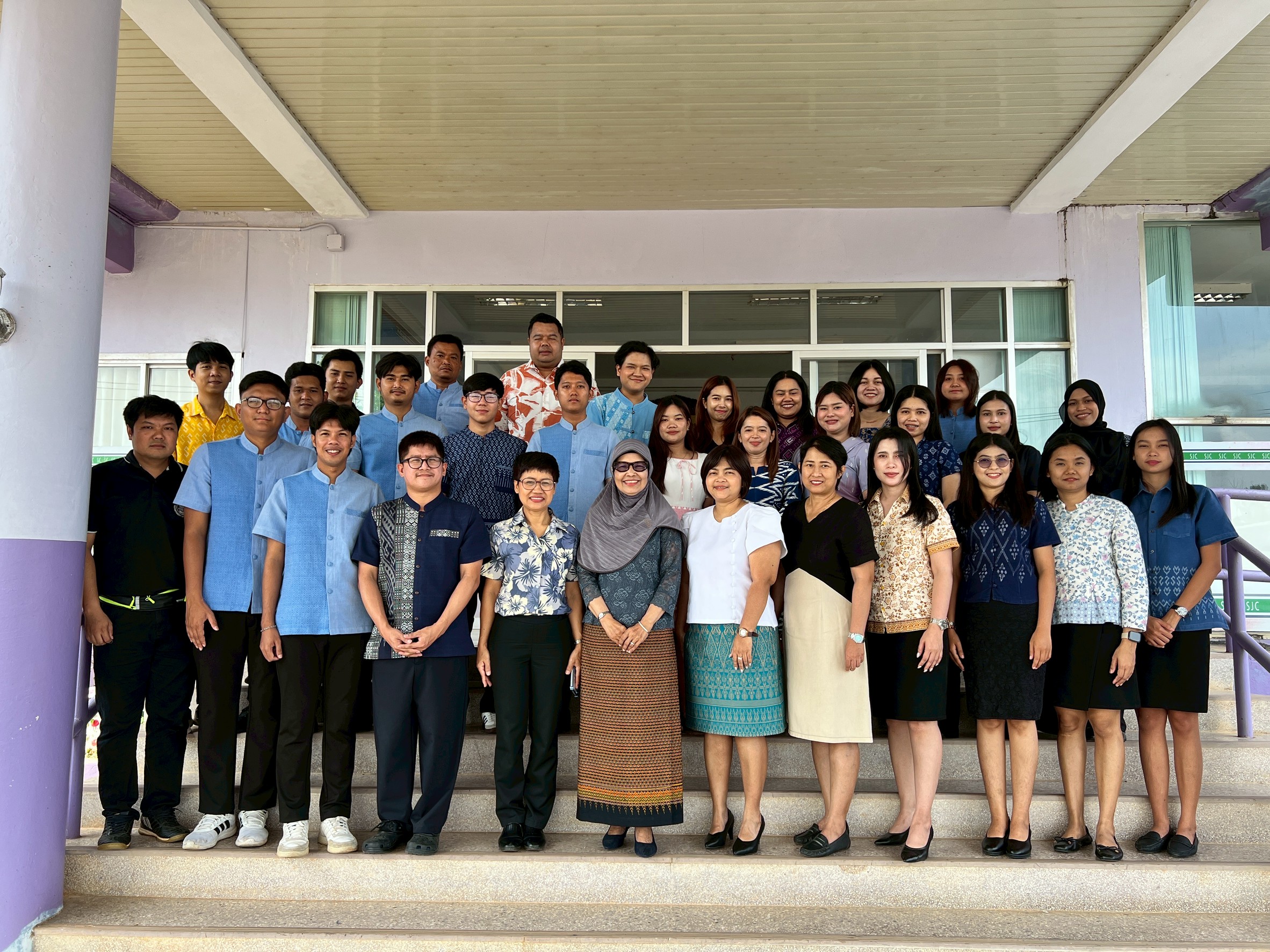 “ภูมิใจแต่งไทยทั้งแผ่นดิน”