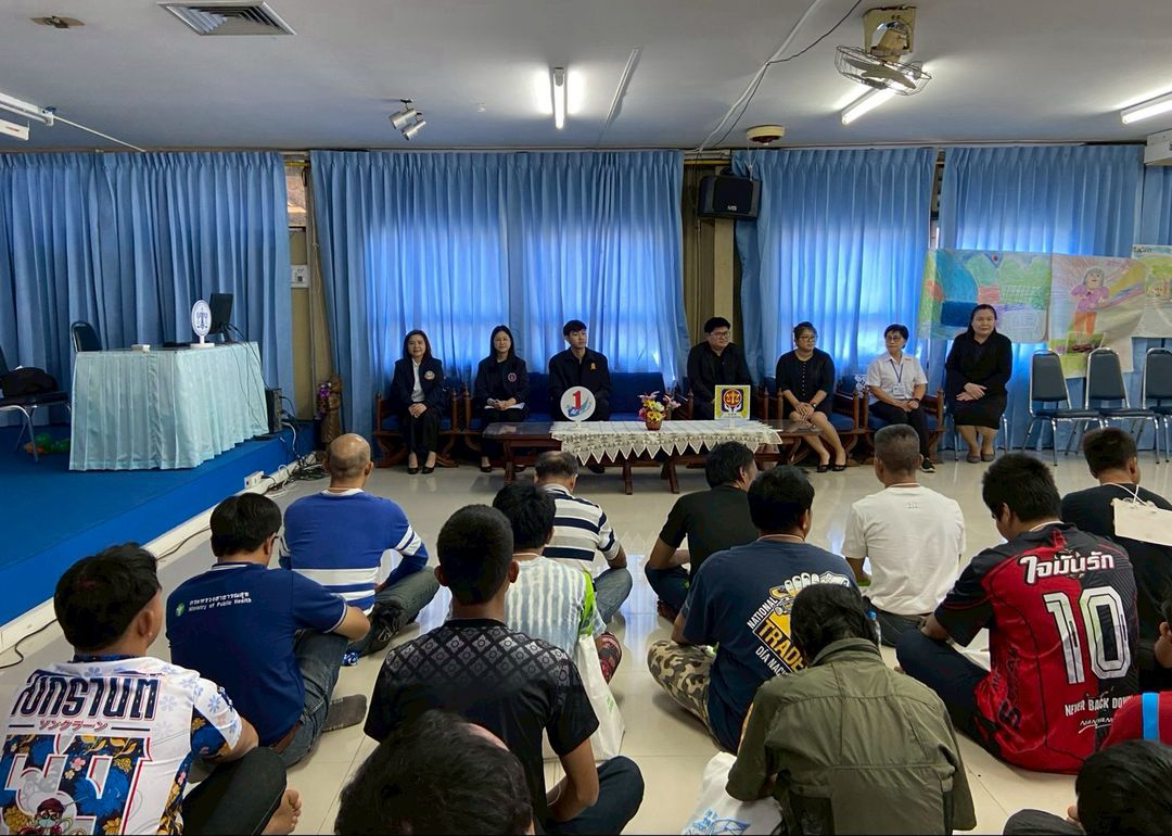 สำนักงานจัดหางานจังหวัดลำปาง เข้าร่วมเป็นวิทยากรโครงการสานสัมพันธ์  น้อง-พี่ เสริมพลังต้านยาเสพติด