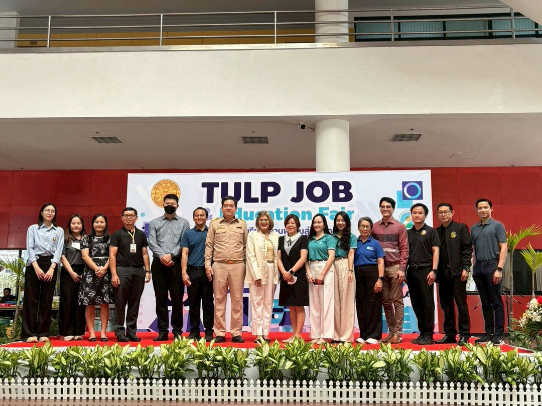 สำนักงานจัดหางานจังหวัดลำปาง ร่วมพิธีเปิดและจัดนิทรรศการ งานเตรียมความพร้อมสู่โลกอาชีพ