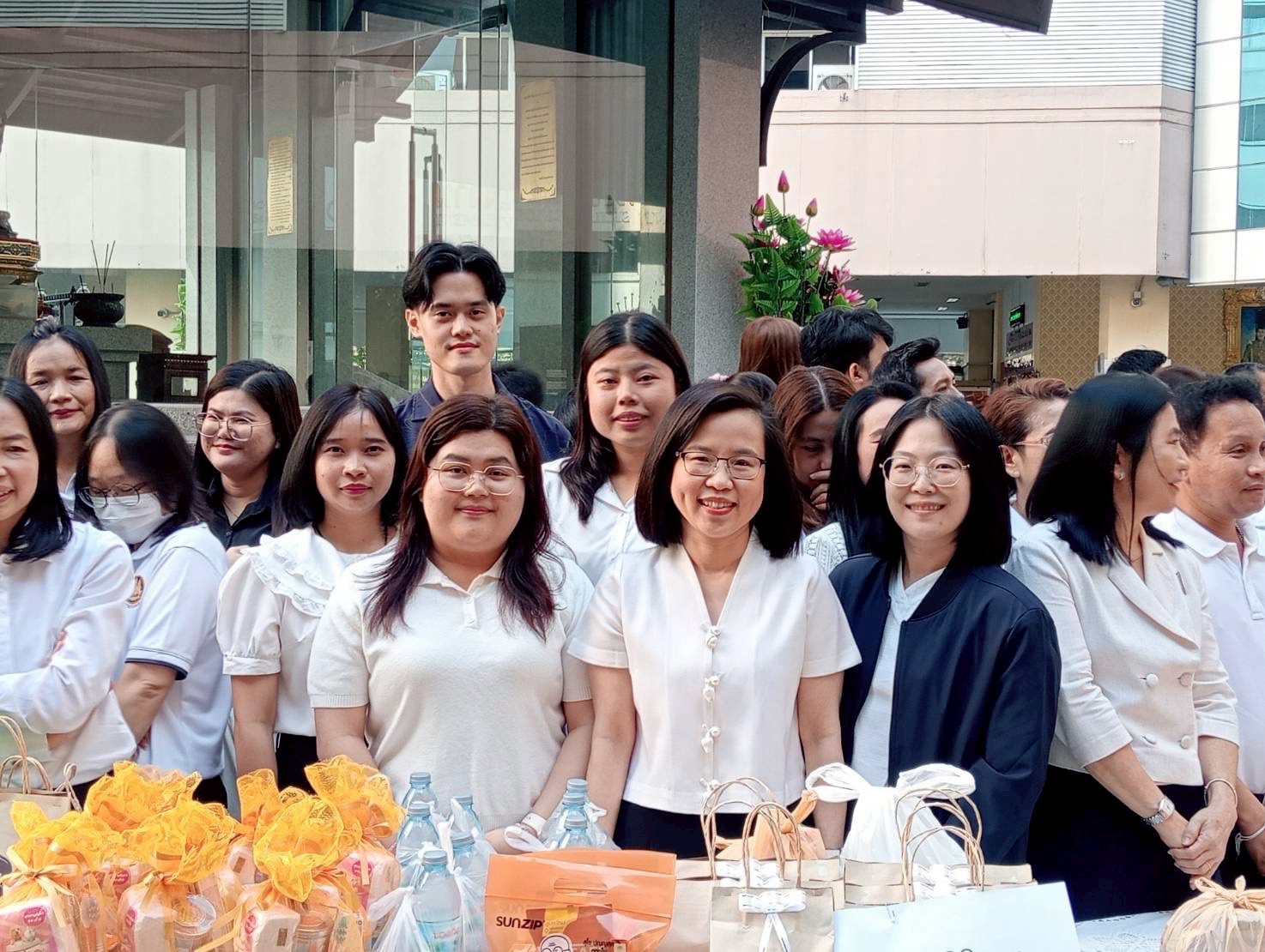 ผู้อำนวยการกองนิติการ ร่วมพิธีทำบุญตักบาตรเนื่องในโอกาสวันขึ้นปีใหม่ พ.ศ. 2569