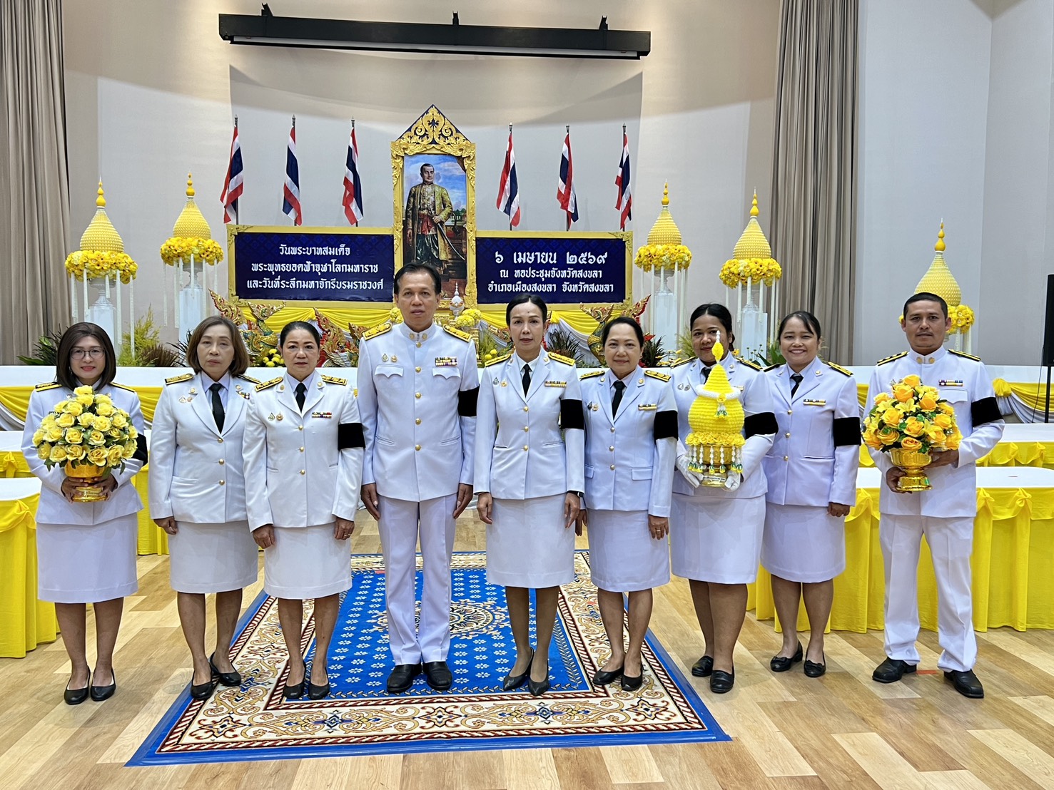 เข้าร่วมพิธีวางพานพุ่มดอกไม้ เพื่อถวายราชสักการะพระบรมฉายาสาทิสลักษณ์พระบาทสมเด็จพระพุทธยอดฟ้าจุฬาโล