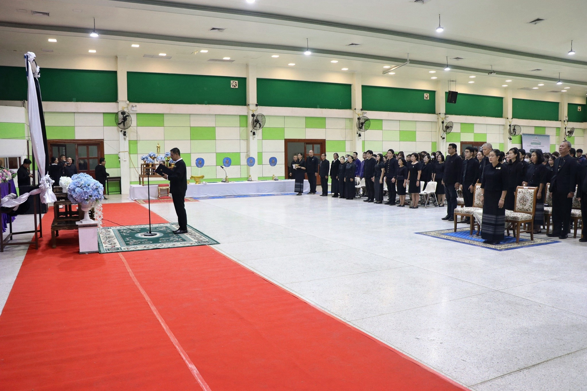 วันที่ 12 ธันวาคม 2568 เวลา 09.45 น. นางปลิดา ร่วมคำ จัดหางานจังหวัดแม่ฮ่องสอน มอบหมายให้เจ้าหน้าที่ฯ เข้าร่วมการจัดงานเฉลิมพระเกียรติเพื่อน้อมรำลึกในพระมหากรุณาธิคุณ สมเด็จพระนางเจ้าสิริกิติ์ พระบรมราชินีนาถ พระบรมราชชนนีพันปีหลวง ในวาระครบ 50 วัน (ปัญญา