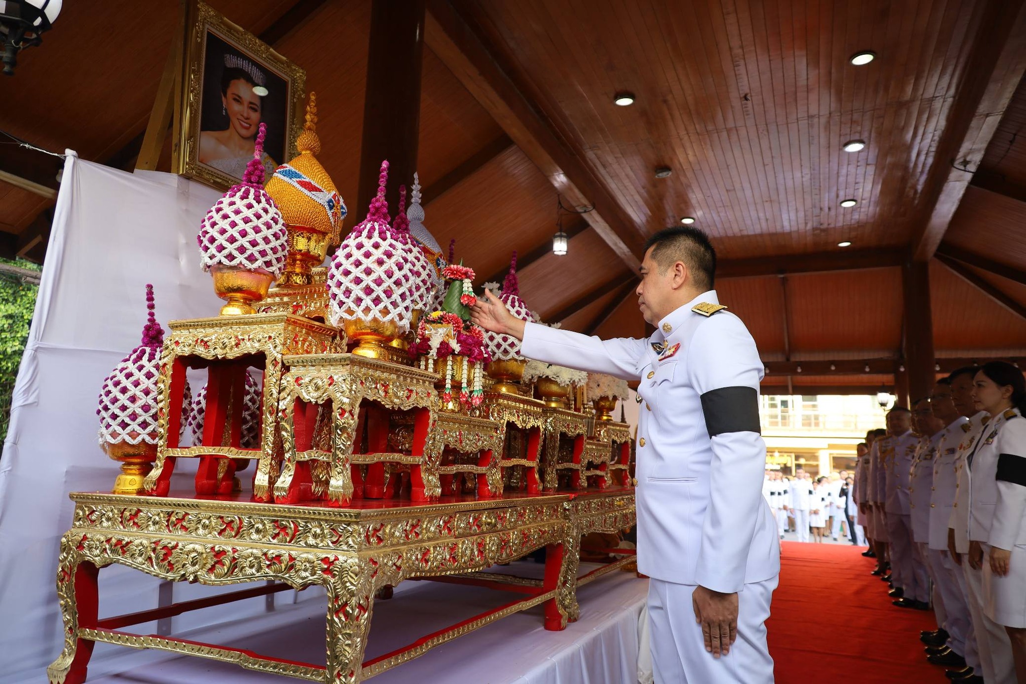 พิธีเจริญพระพุทธมนต์และทำบุญตักบาตร เนื่องในวันคล้ายวันพระราชสมภพ สมเด็จพระนางเจ้าฯ พระบรมราชินี