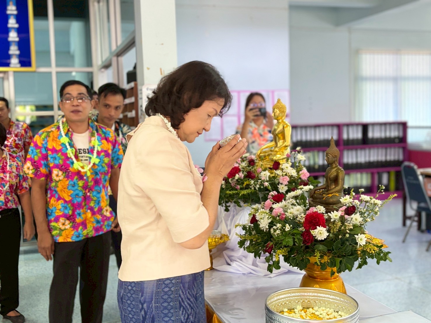 ร่วมพิธีสรงน้ำพระ และรดน้ำขอพรในประเพณีสงกรานต์ ประจำปี ๒๕๖๙