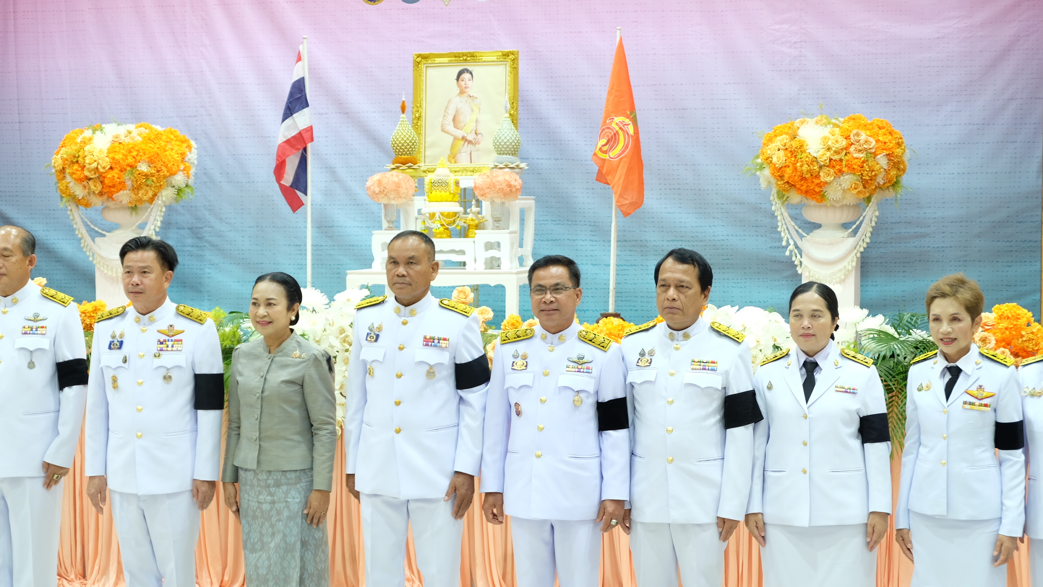เข้าพิธีมอบแบบลายผ้าพระราชทาน สมเด็จฯ-เจ้าฟ้า