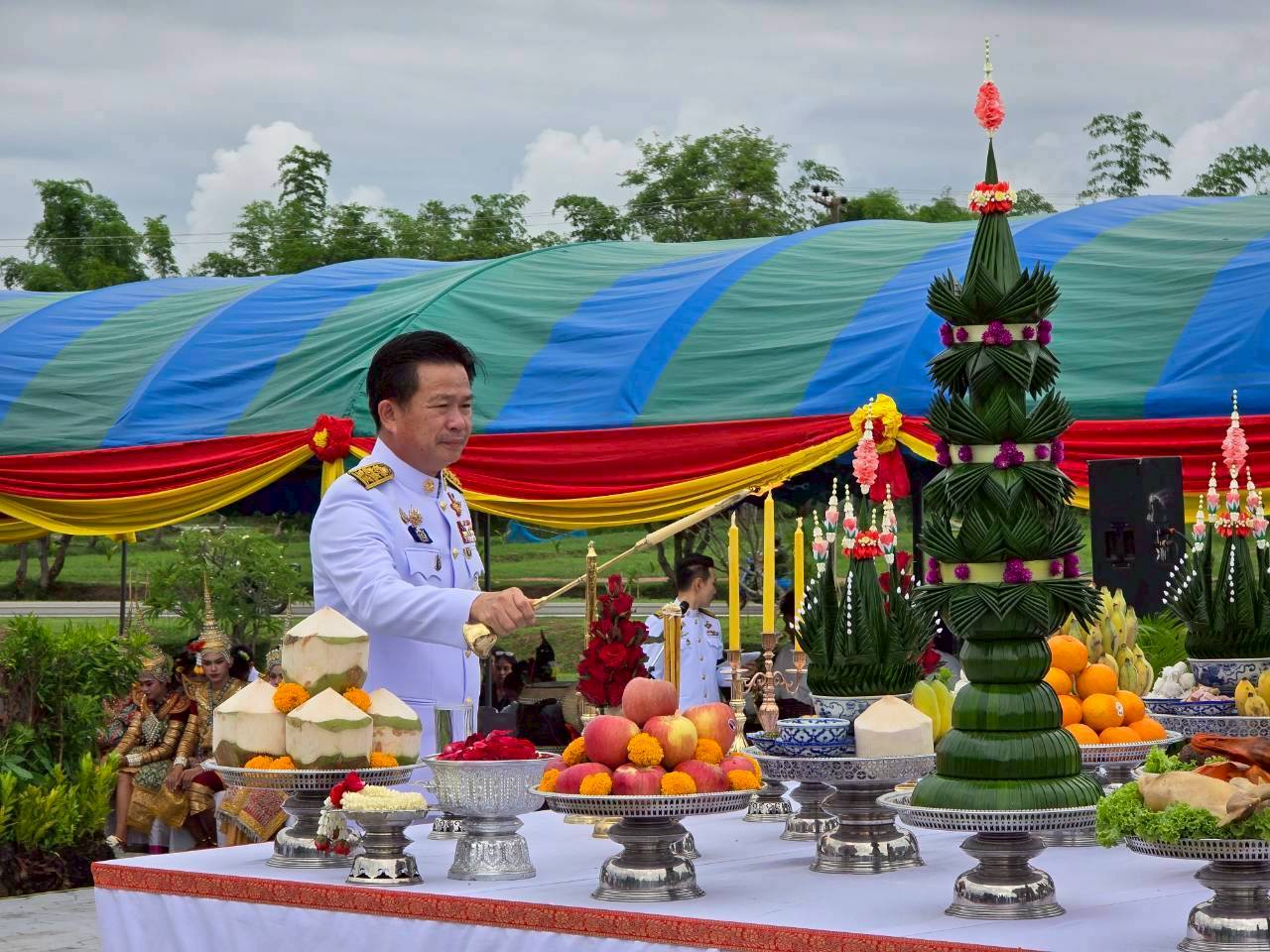 ร่วมพิธีบรวงสรวงและพิธีถวายเครื่องราชสักการะสมเด็จพระบรมไตรโลกนารถ
