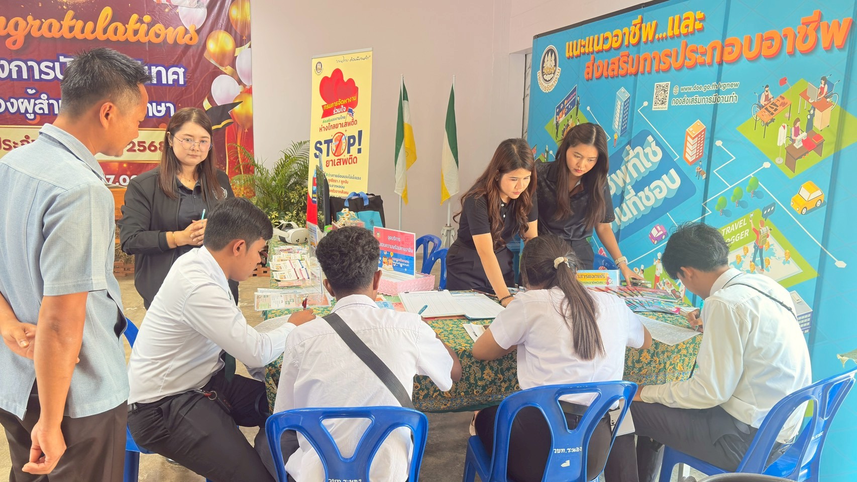 จัดนิทรรศการเเนะเเนวอาชีพและการศึกษาต่อ (วิทยาลัยเกษตรเเละเทคโนโลยีระนอง)