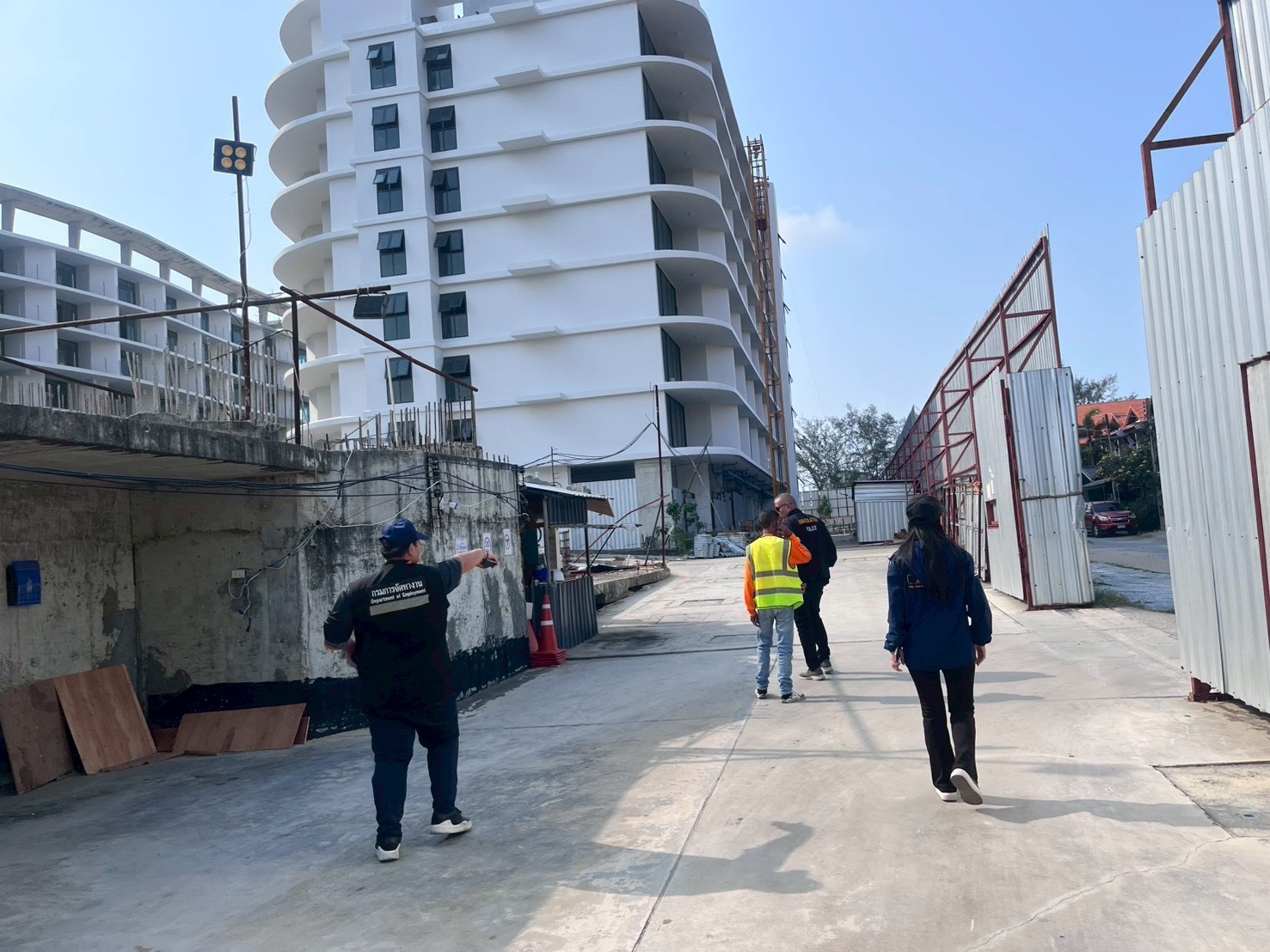 เจ้าหน้าที่ฝ่ายตรวจสอบการทำงานของคนต่างด้าวและคุ้มครองคนหางานลงพื้นที่ตรวจบูรณาการสถานประกอบการ