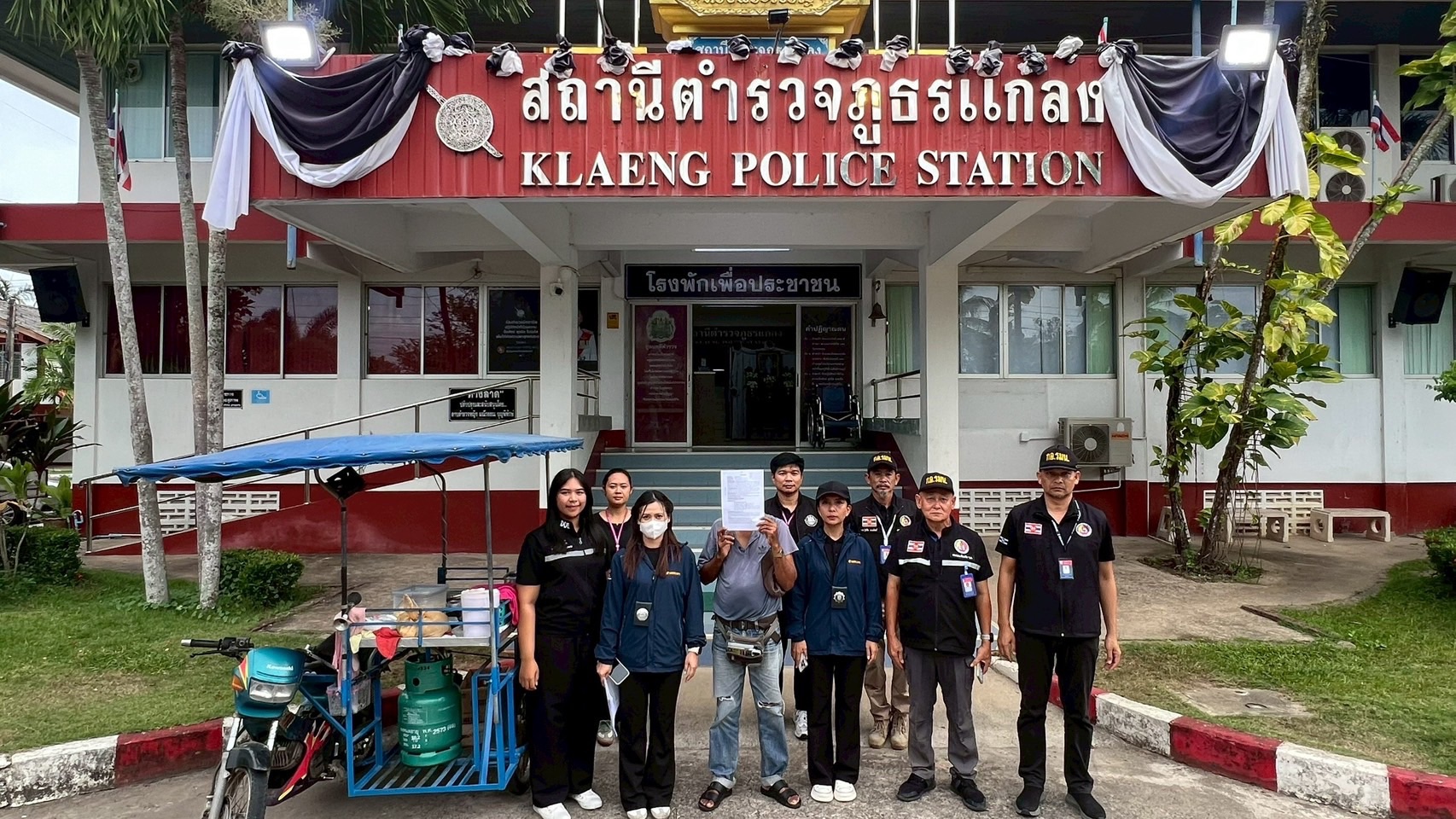 ลงพื้นที่ตรวจสอบการทำงานของคนต่างด้าวเพื่อป้องกันการแย่งอาชีพคนไทย ณ บริเวณตลาดนัดห้วยยาง