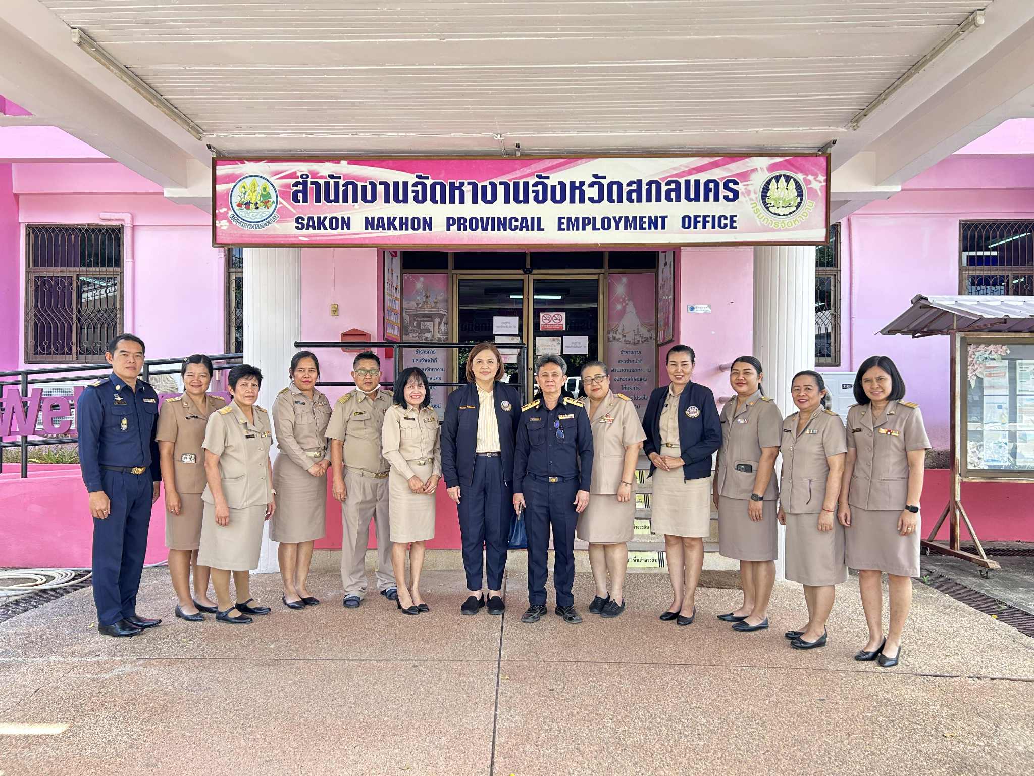 ผู้ตรวจราชการกรมการจัดหางาน ลงพื้นที่จังหวัดสกลนคร ตรวจติดตามและประเมินผลการดำเนินงานฯ