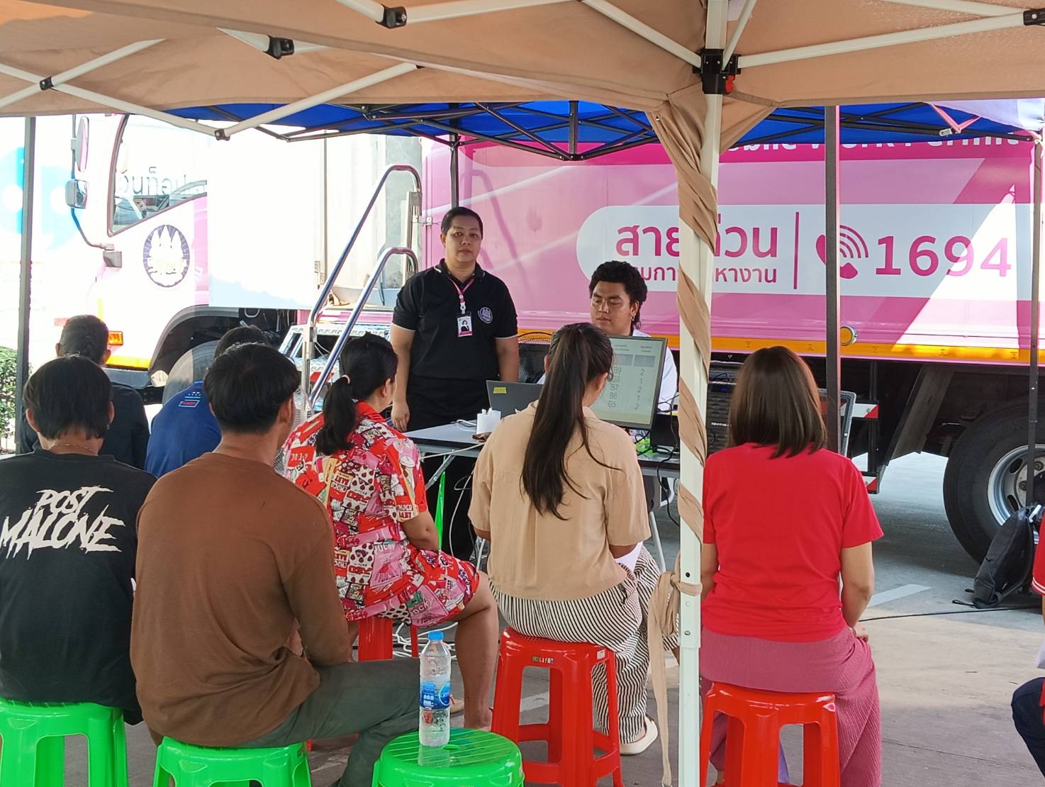 ปฏิบัติหน้าที่หน่วยบริการใบอนุญาตทำงานแบบเคลื่อนที่ (Mobile Unit)