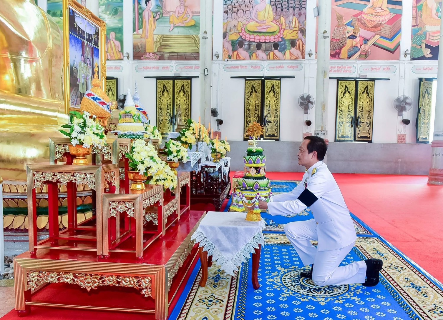จัดหางานจังหวัดศรีสะเกษ มอบหมายให้เจ้าหน้าที่เข้าร่วมพิธีรับพระราชทานพานพุ่มดอกบัวประดิษฐ์