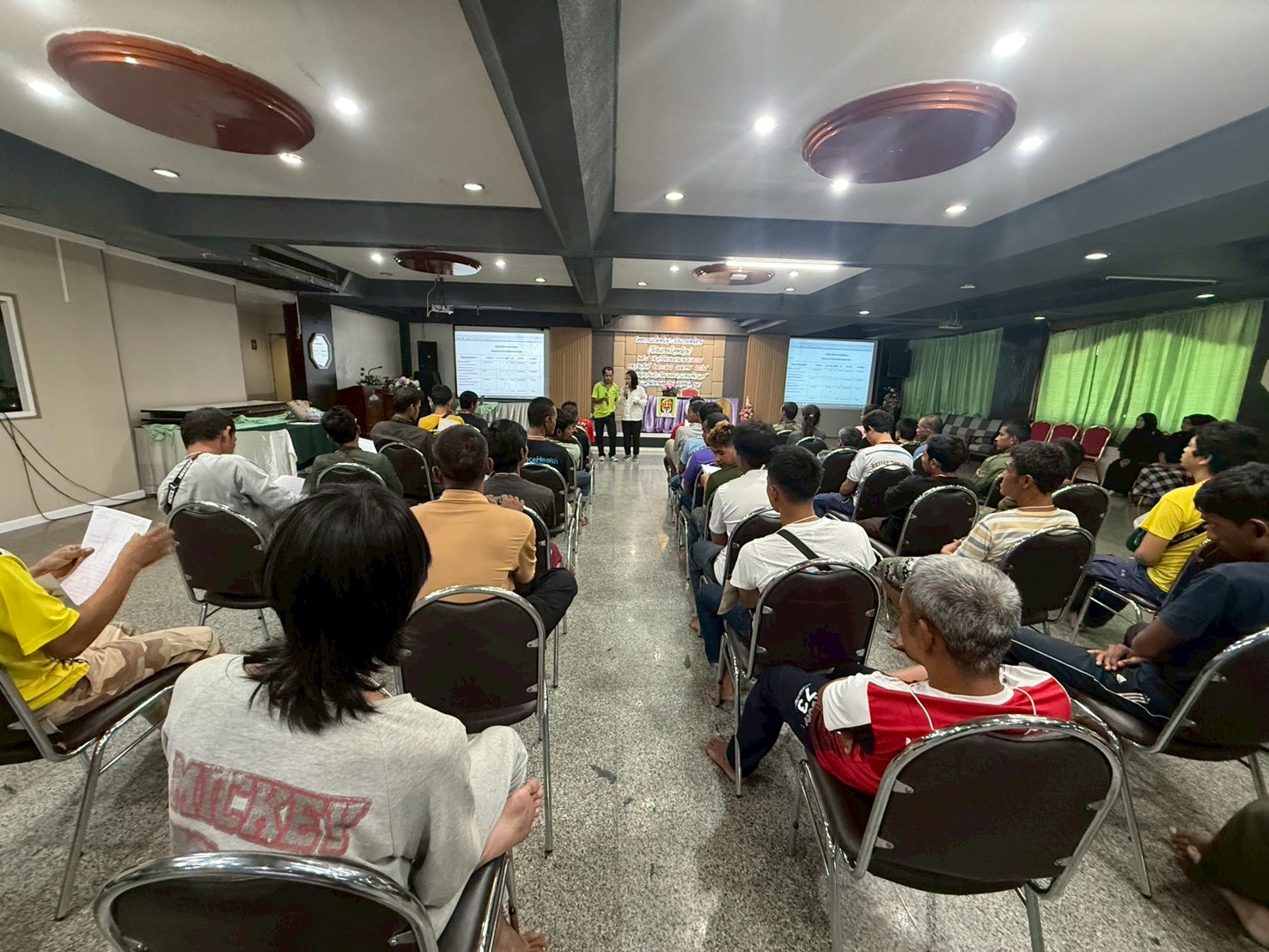 บรรยายให้ความรู้การแนะนำการหางานทำและการไปทำงานต่างประเทศ