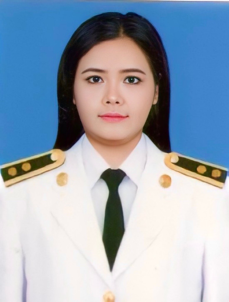 นางณิชนันทน์ ศรีสิริ