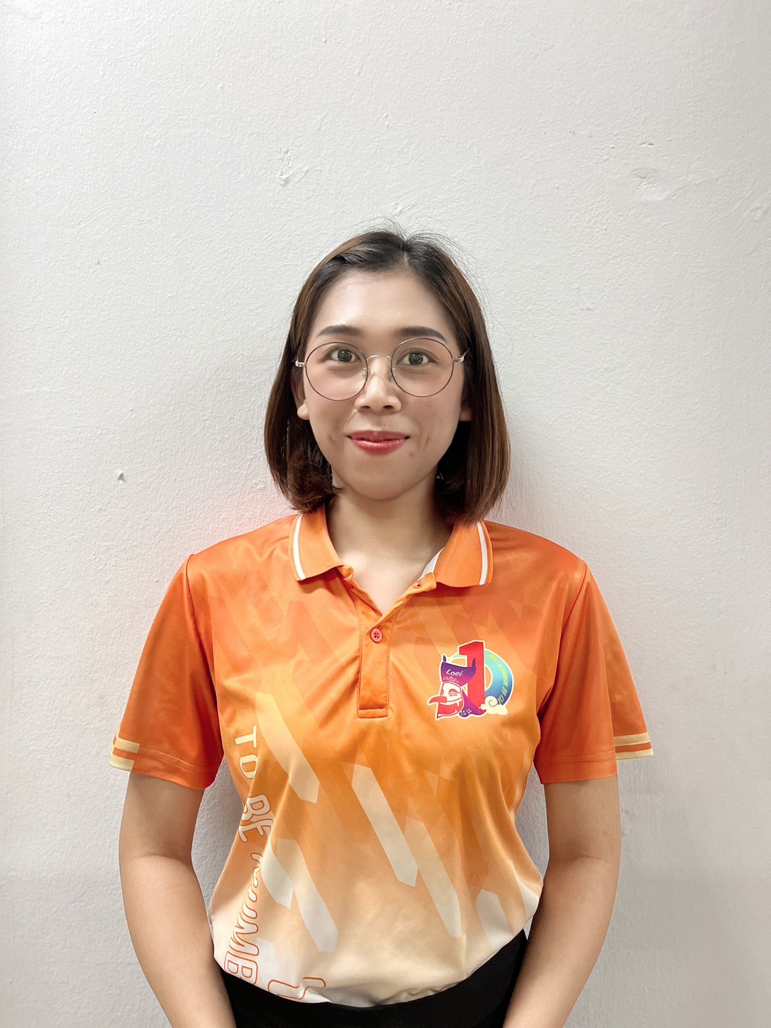 นางสาววราพร  ยิ้มเนียม