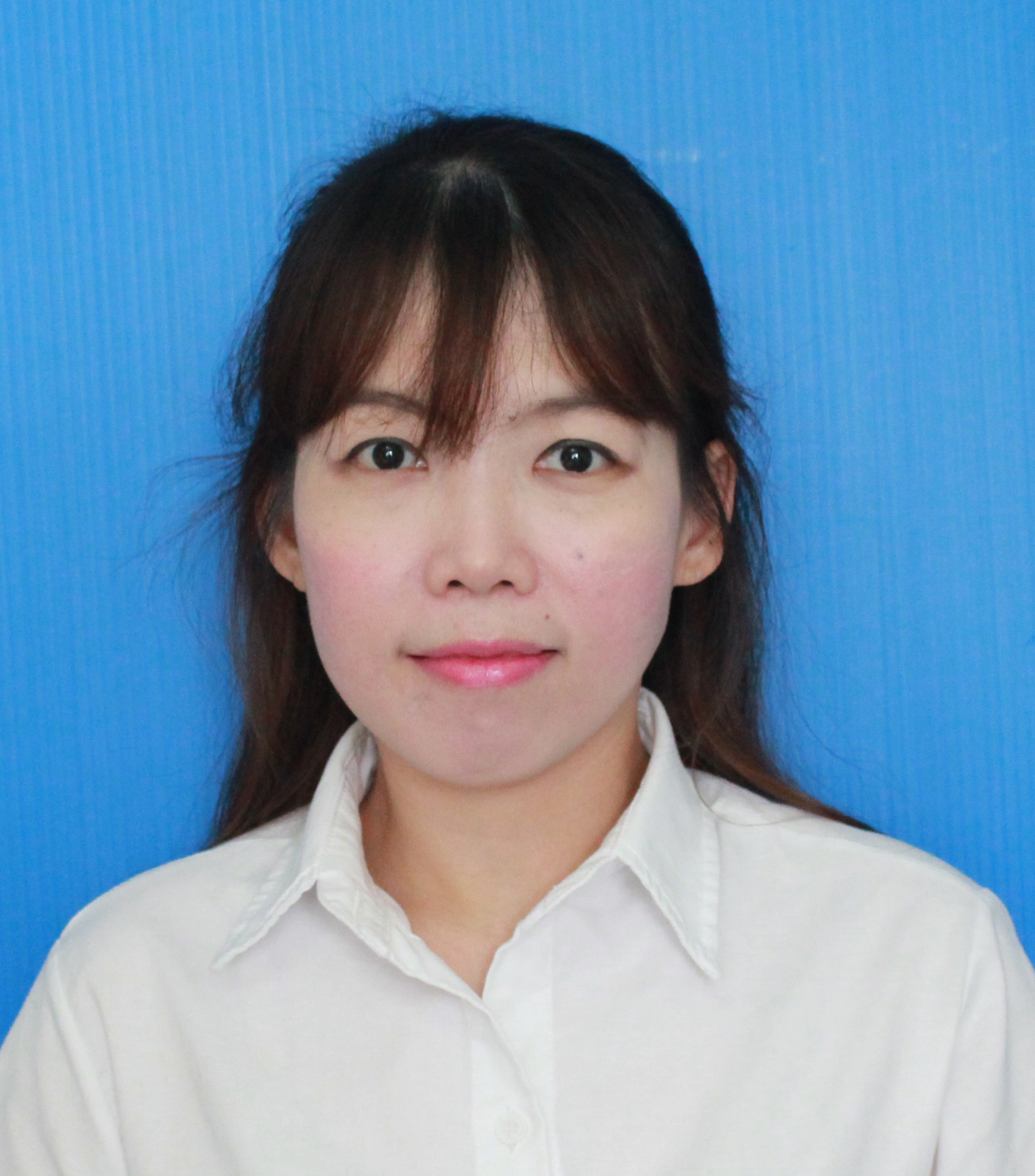 นางพิมพ์ชนก  บุญยกธีรโรจน์ 