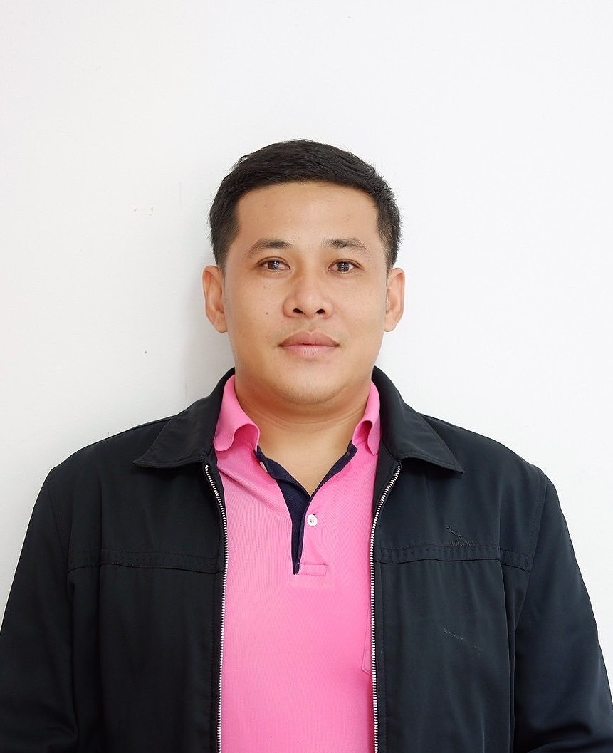 นายนิรุศ นเรวรรณ์