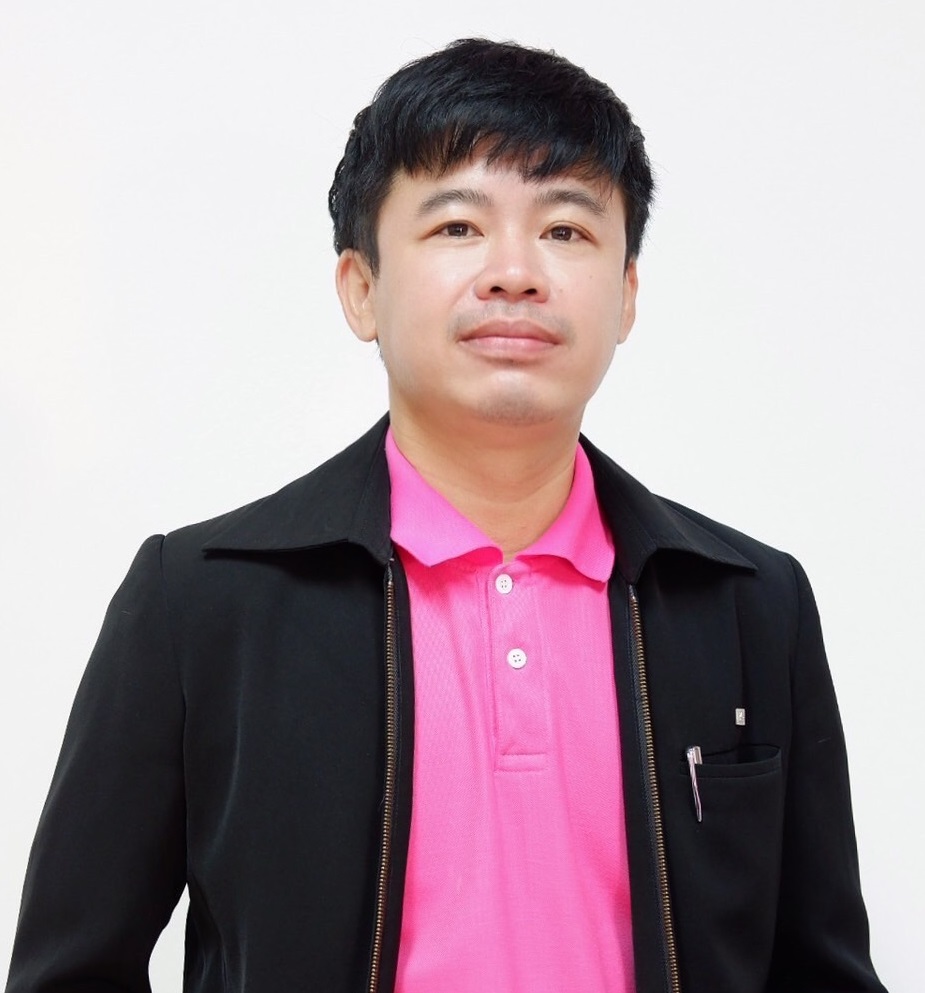 นายนิรุศ นเรวรรณ์