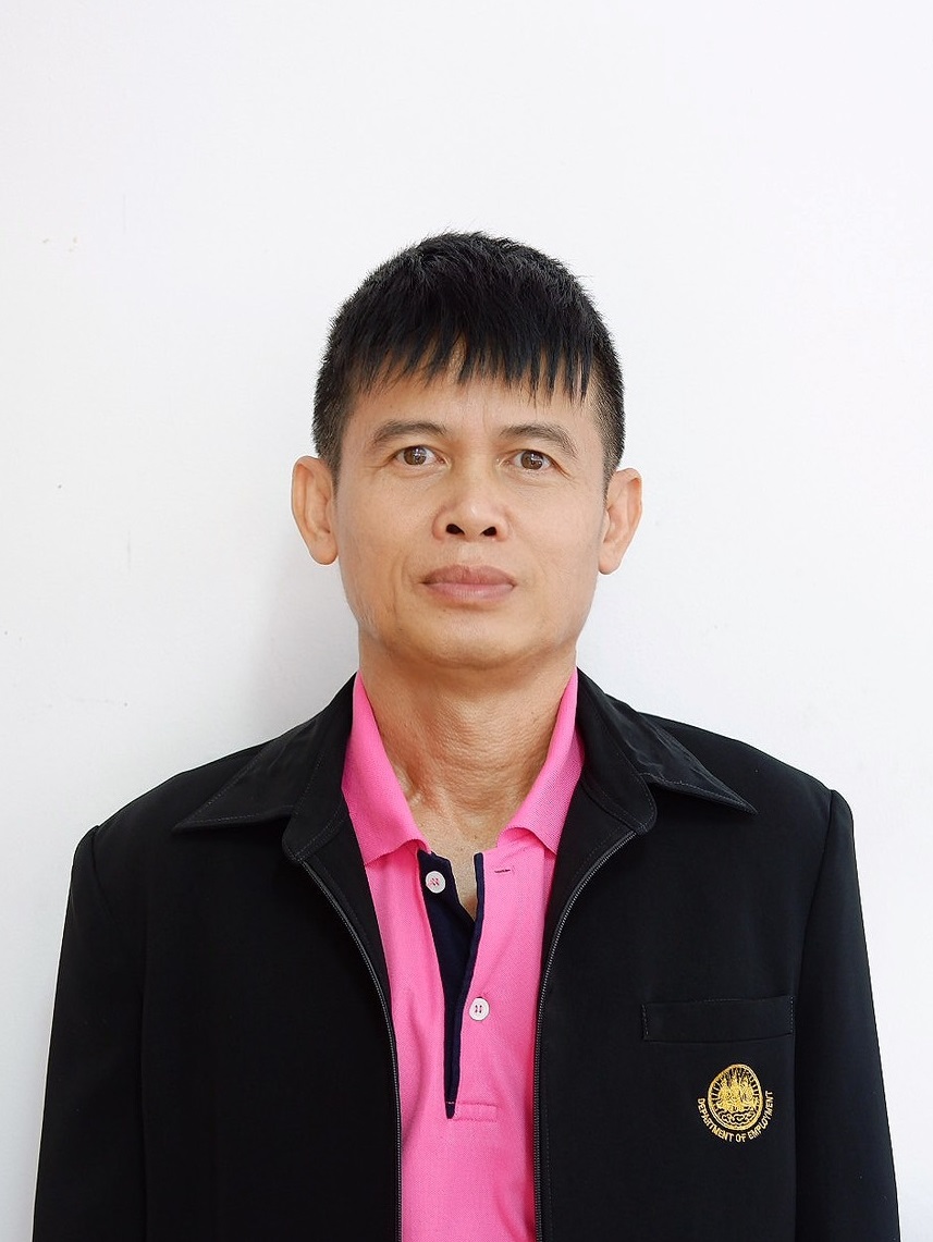 นายนิรุศ นเรวรรณ์