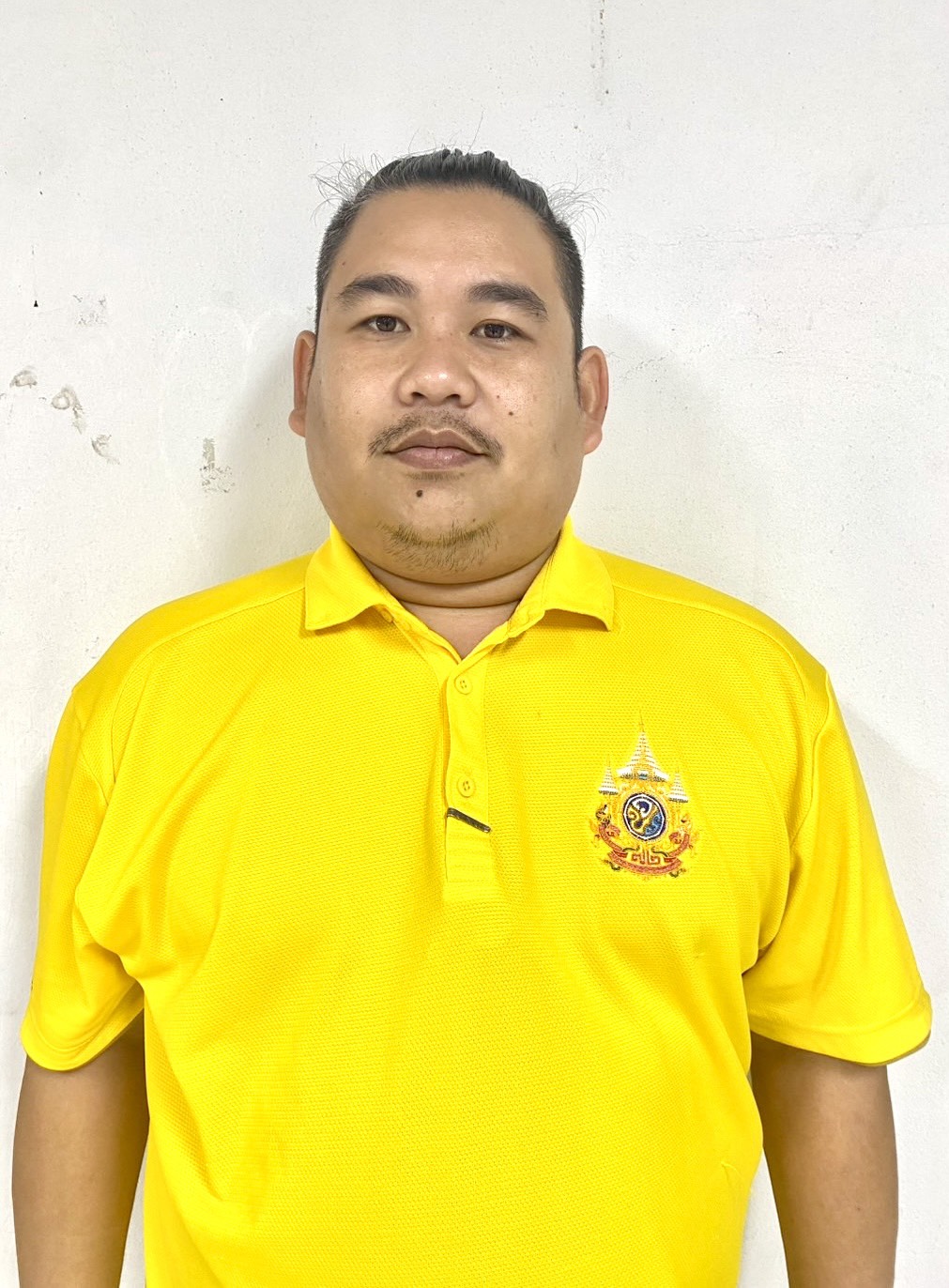 นายชิดชนก คละทอง