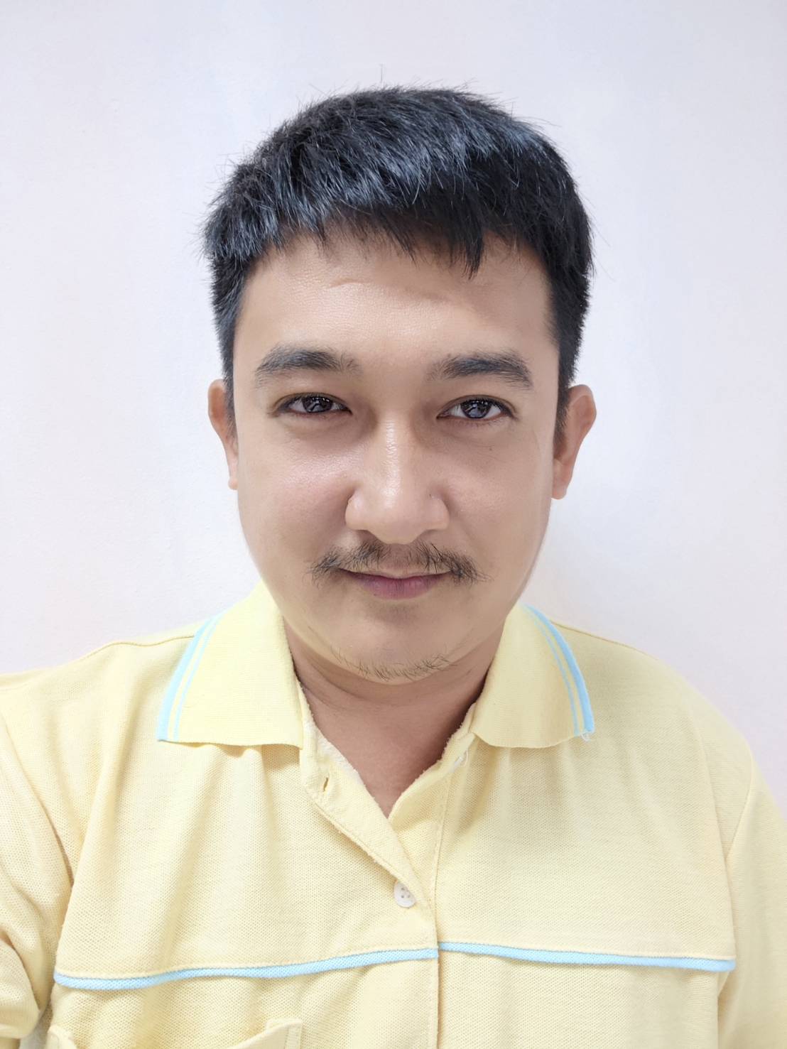 นายจักรพงศ์  ธารีลาภรักษา      